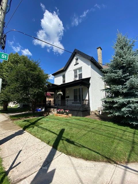 870 Queens Avenue Property Photo 1