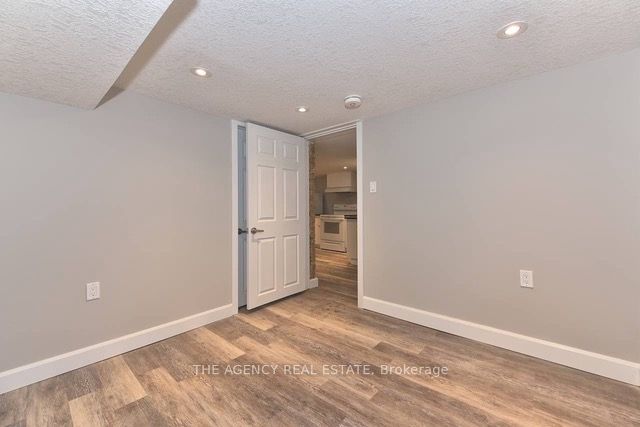 870 Queens Avenue Property Photo 3
