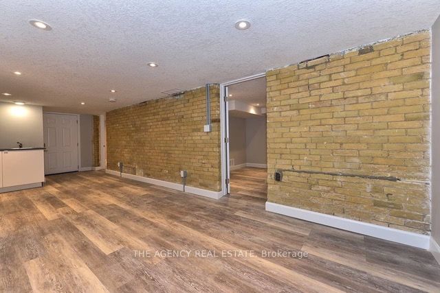 870 Queens Avenue Property Photo 5