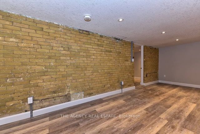 870 Queens Avenue Property Photo 6