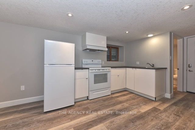 870 Queens Avenue Property Photo 8