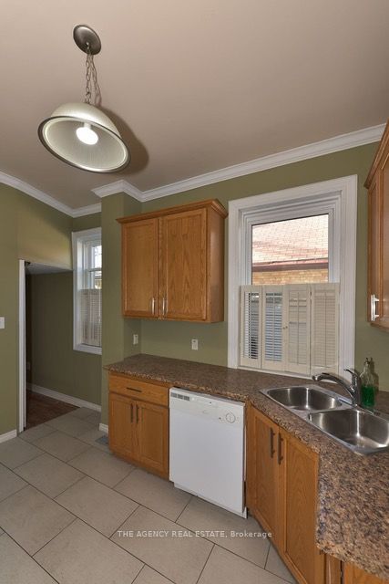 870 Queens Avenue Property Photo 11