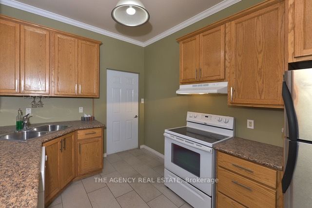 870 Queens Avenue Property Photo 13
