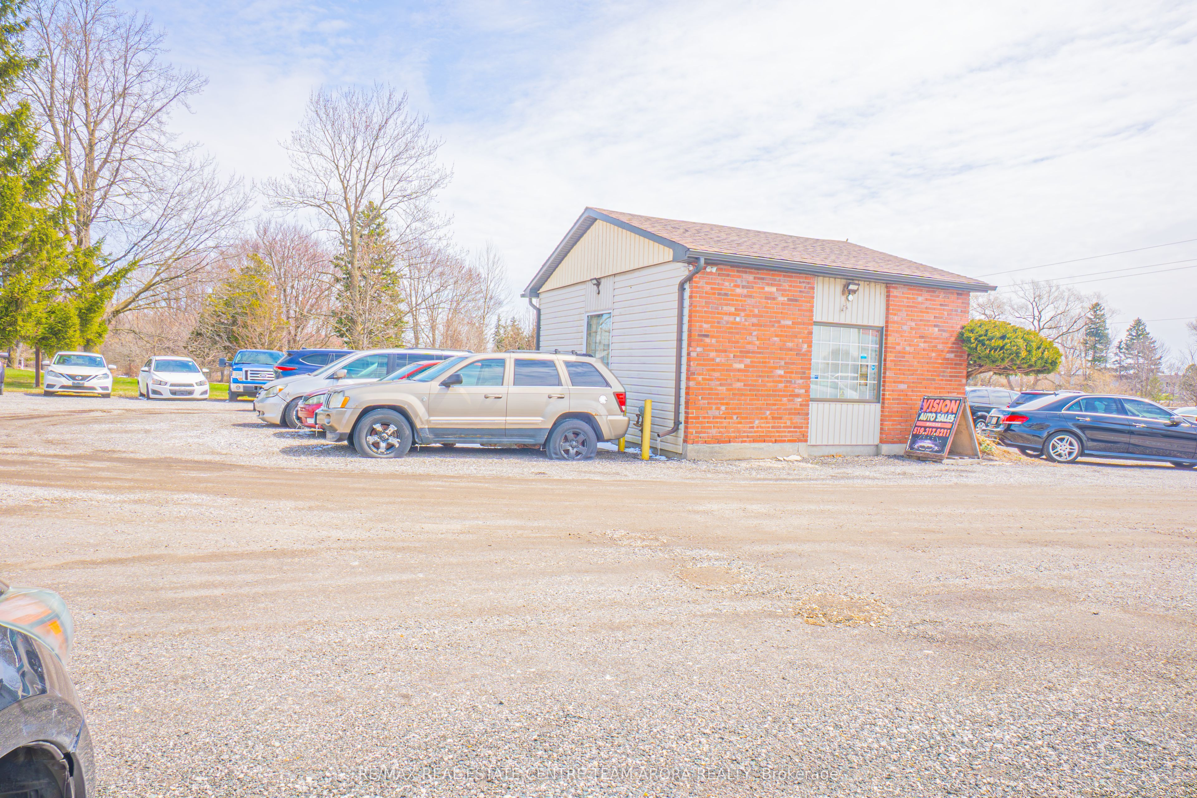 4016 Dundas Street Property Photo 1