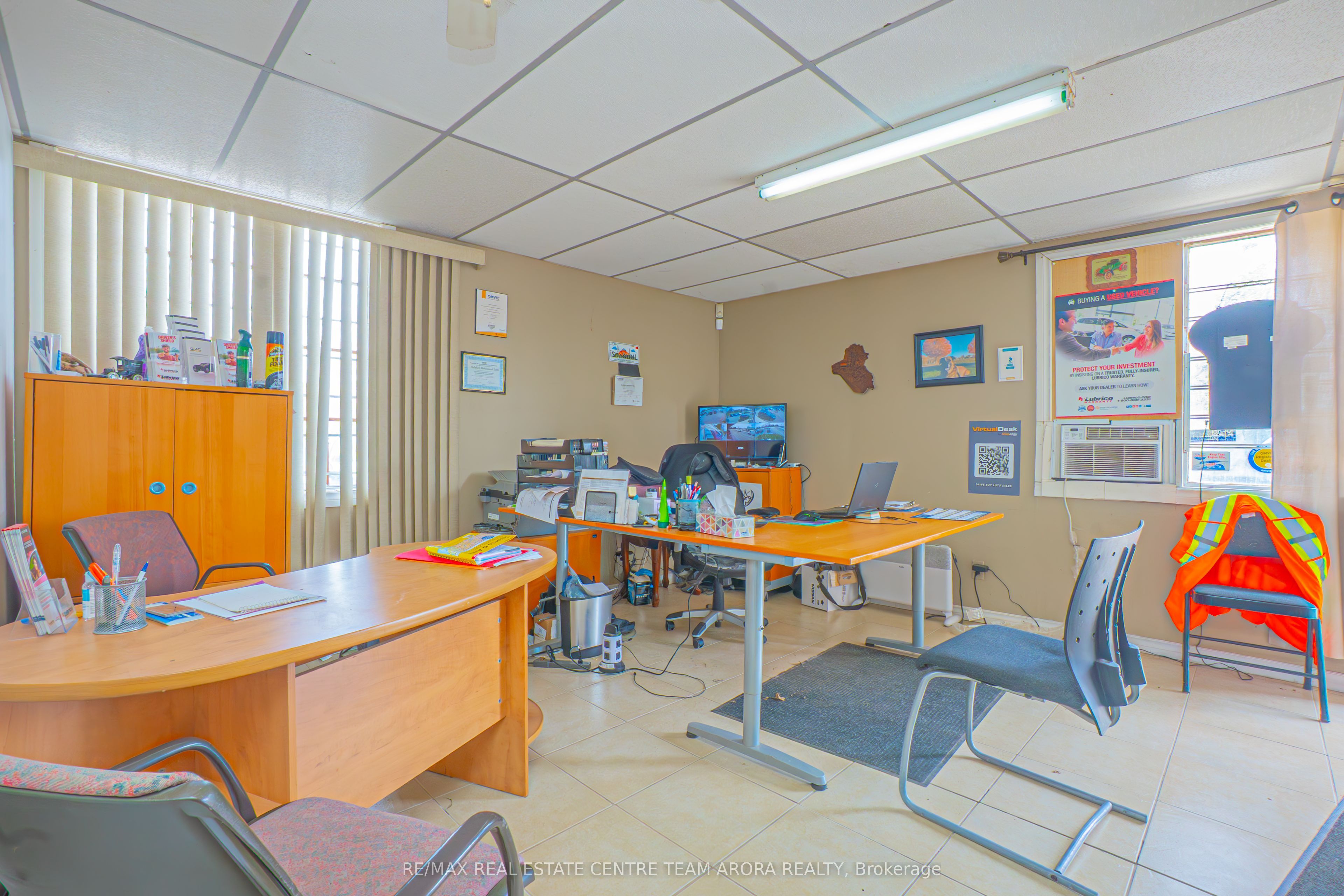 4016 Dundas Street Property Photo 5
