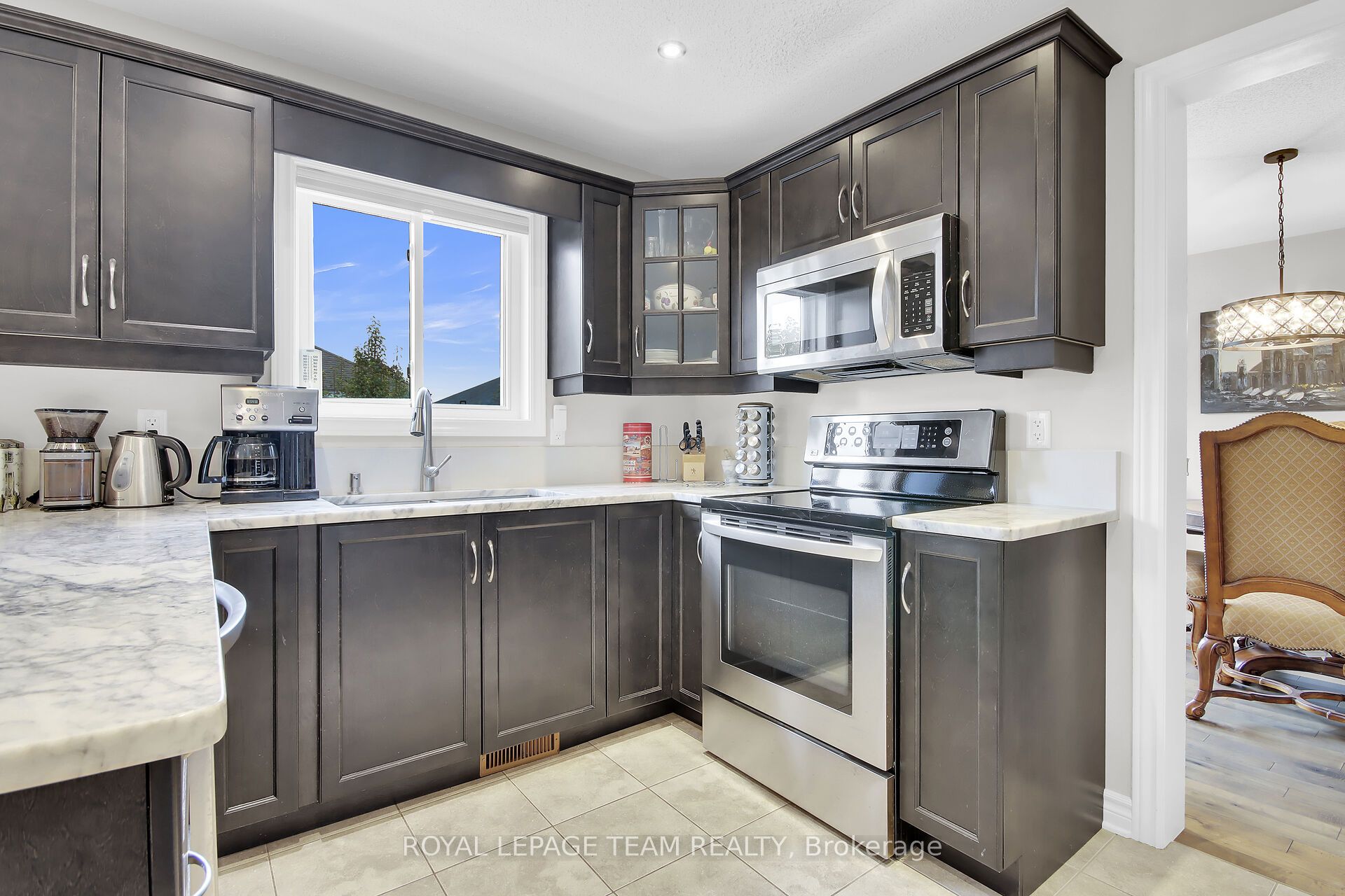 638 Robert Hill Street N Property Photo 6