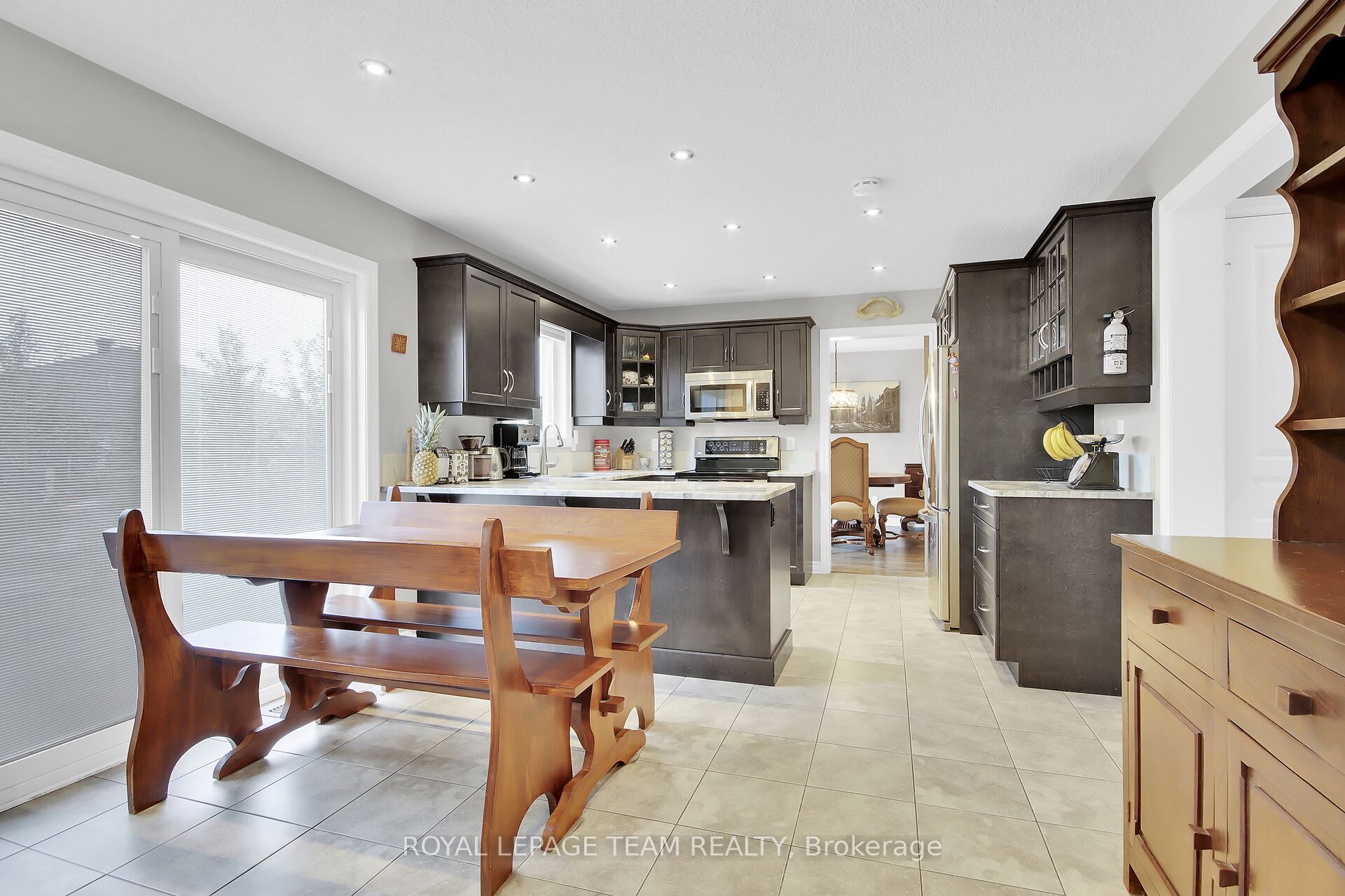 638 Robert Hill Street N Property Photo 8