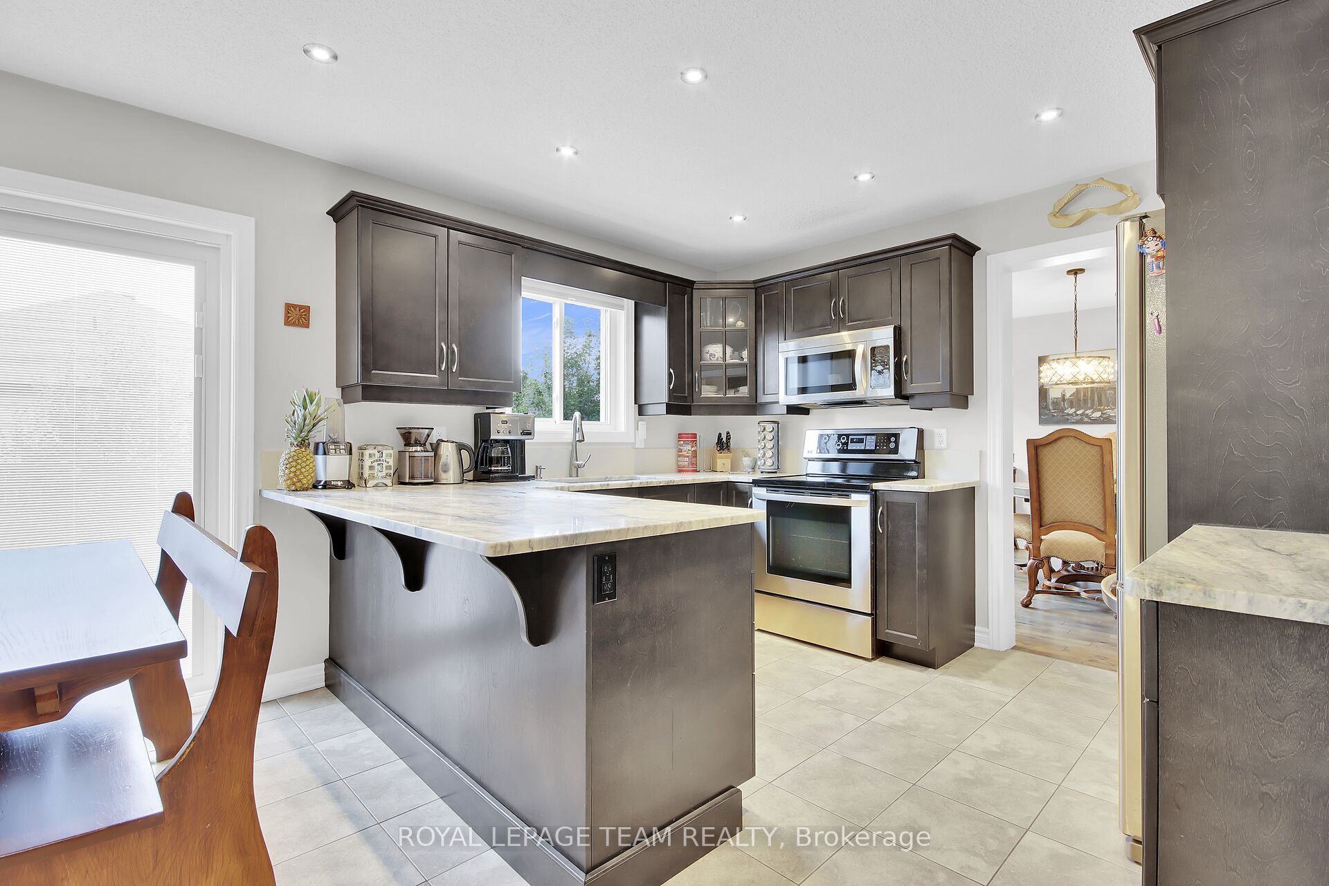 638 Robert Hill Street N Property Photo 9