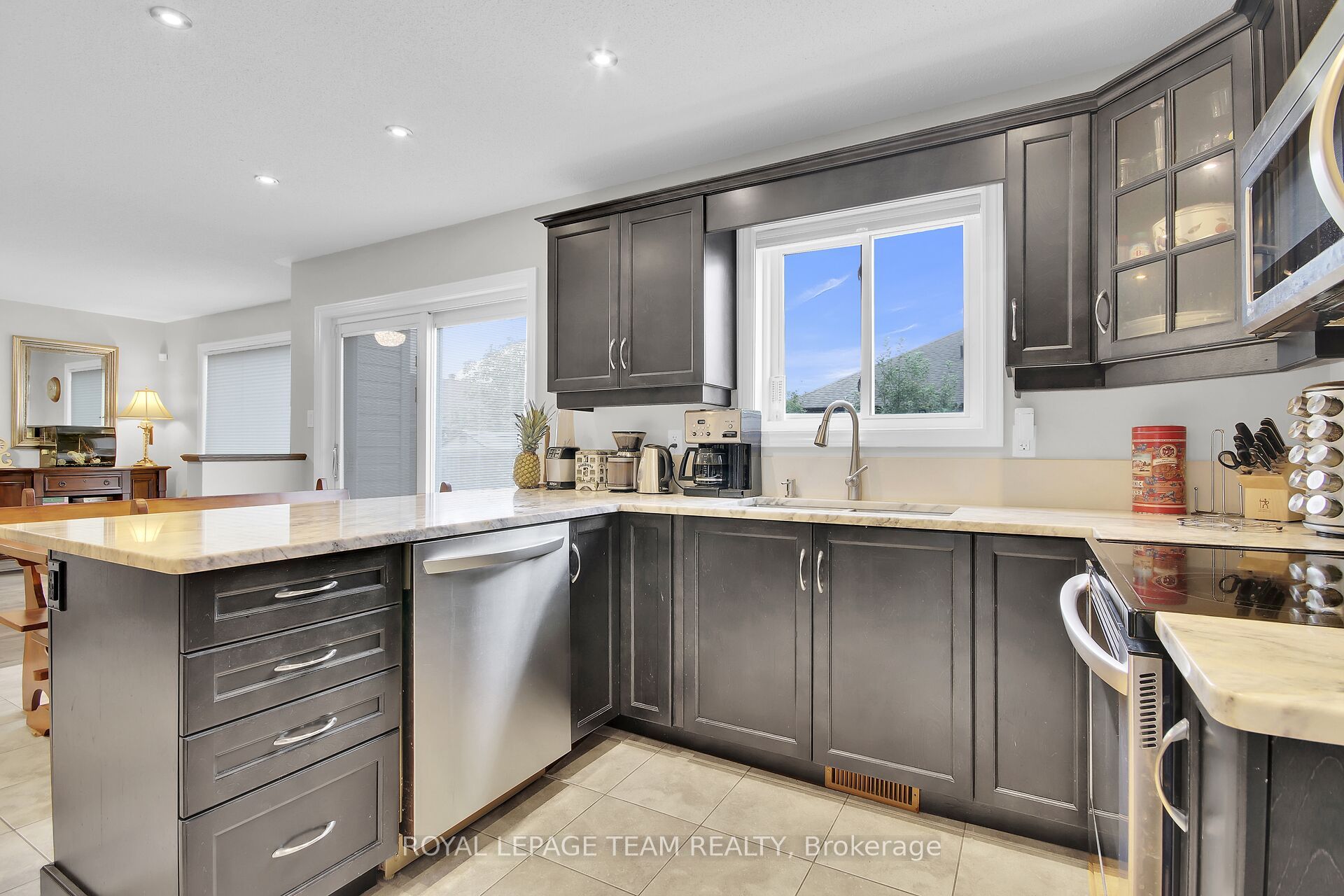 638 Robert Hill Street N Property Photo 10