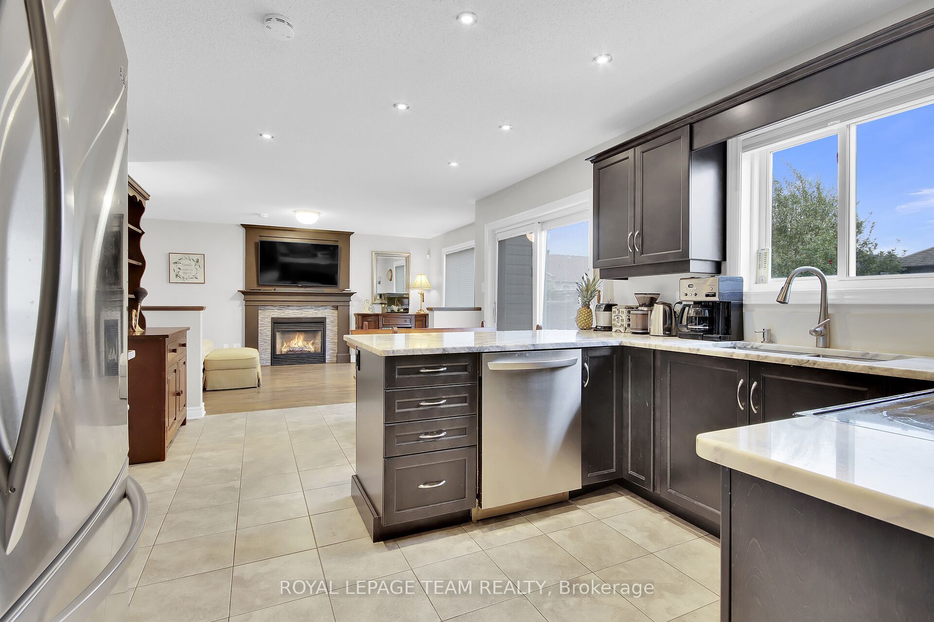 638 Robert Hill Street N Property Photo 11