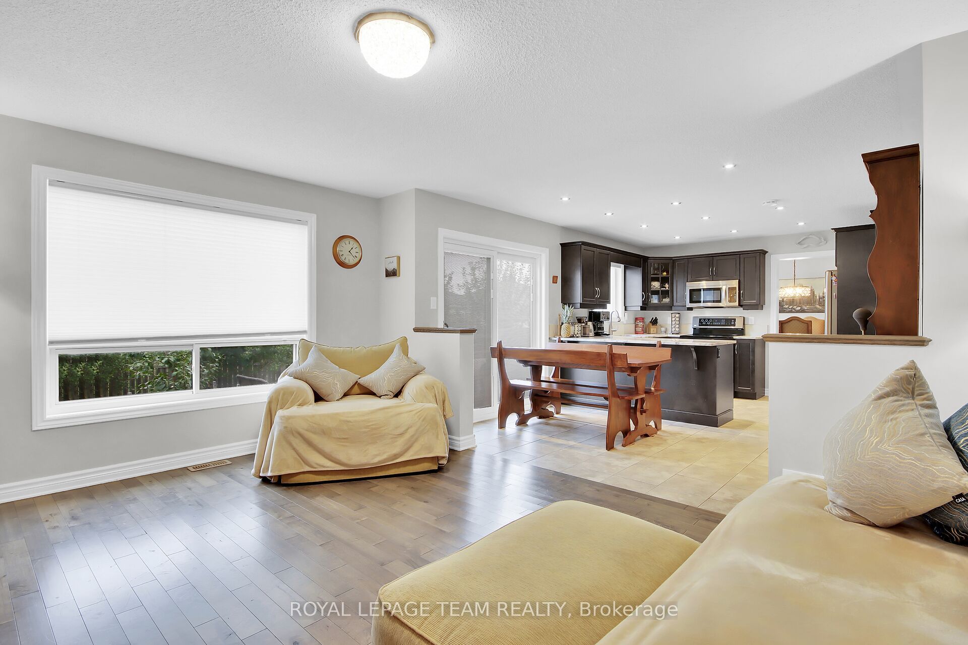 638 Robert Hill Street N Property Photo 12