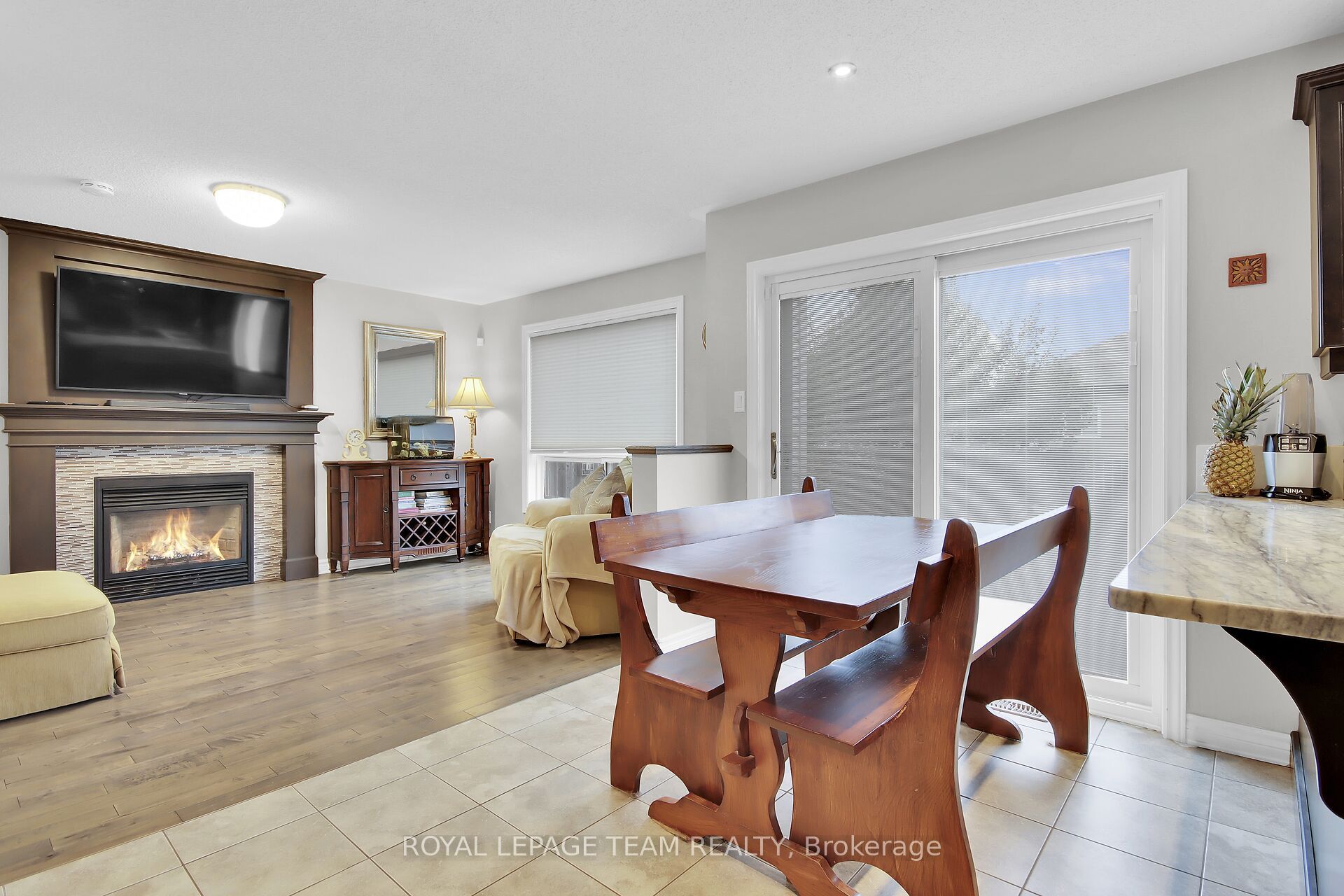 638 Robert Hill Street N Property Photo 14