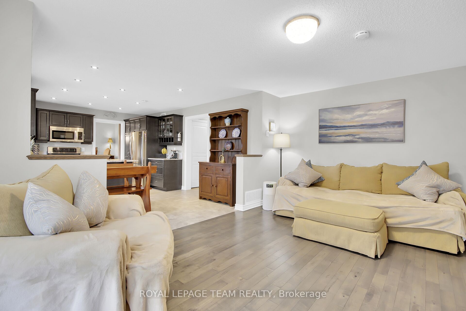 638 Robert Hill Street N Property Photo 17