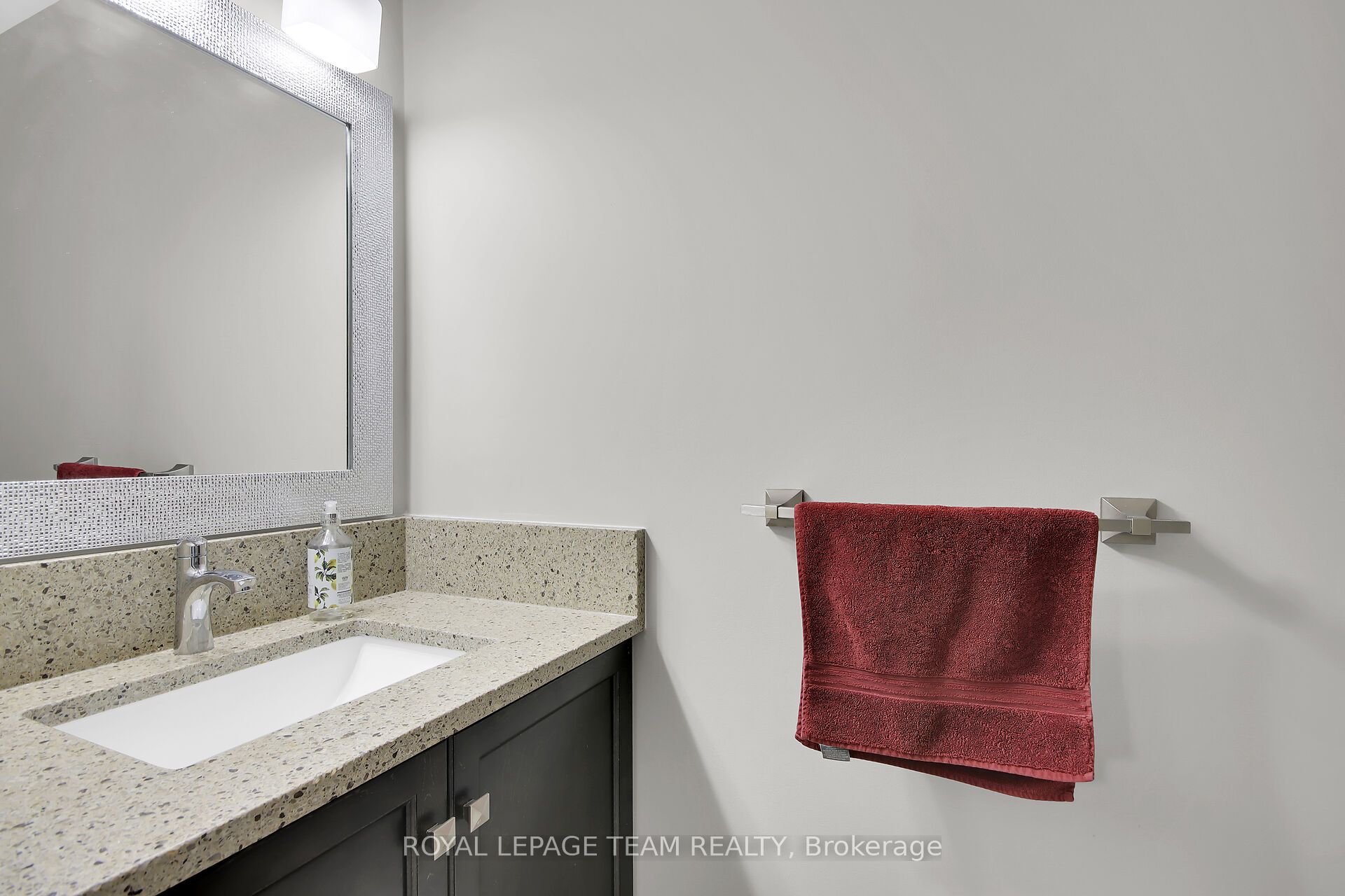 638 Robert Hill Street N Property Photo 18