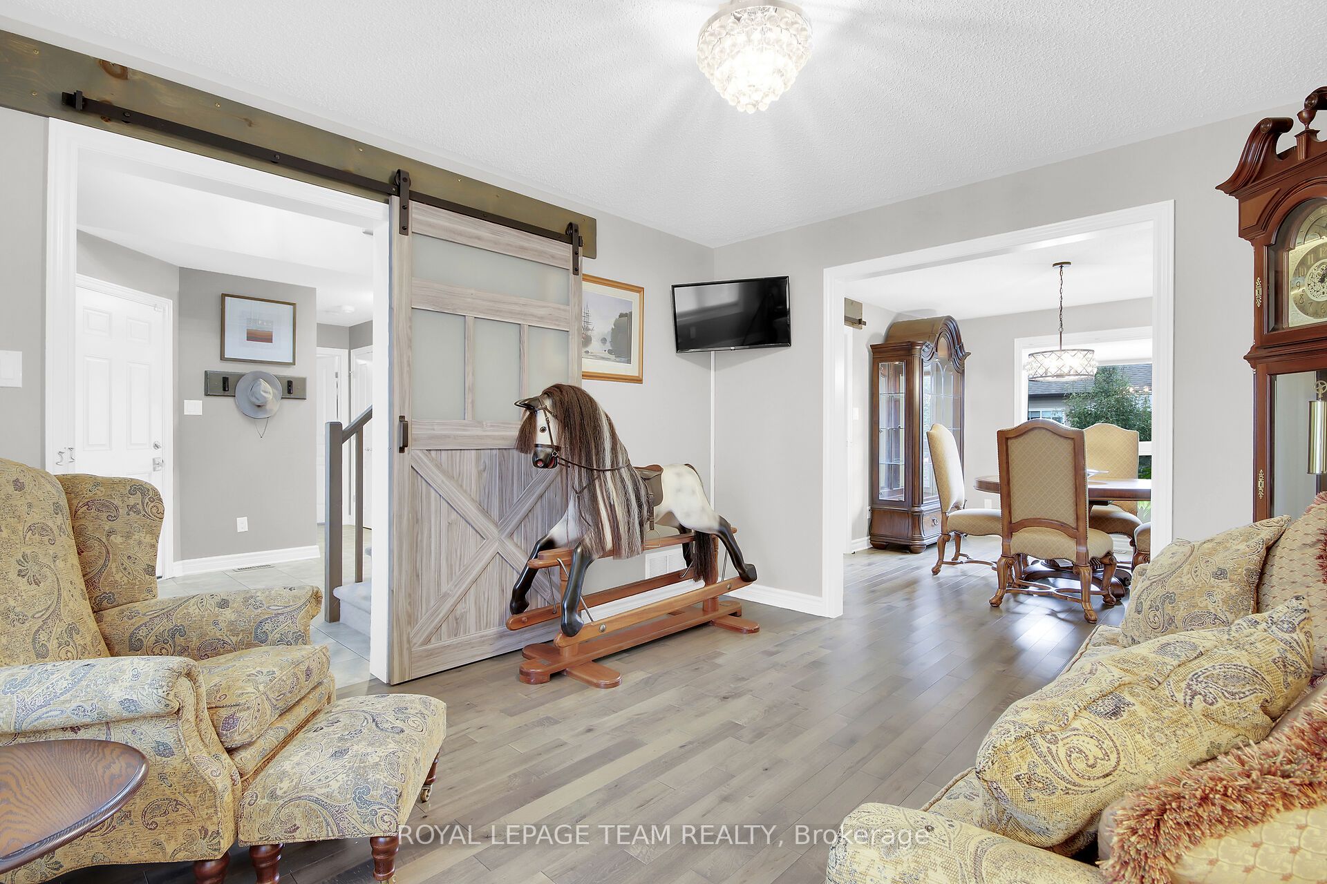 638 Robert Hill Street N Property Photo 19