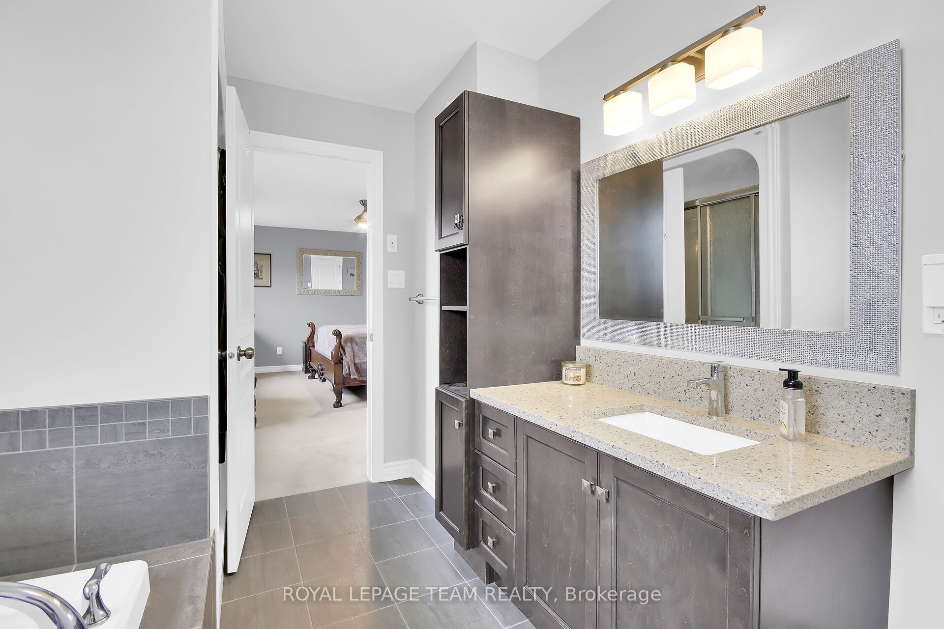 638 Robert Hill Street N Property Photo 26