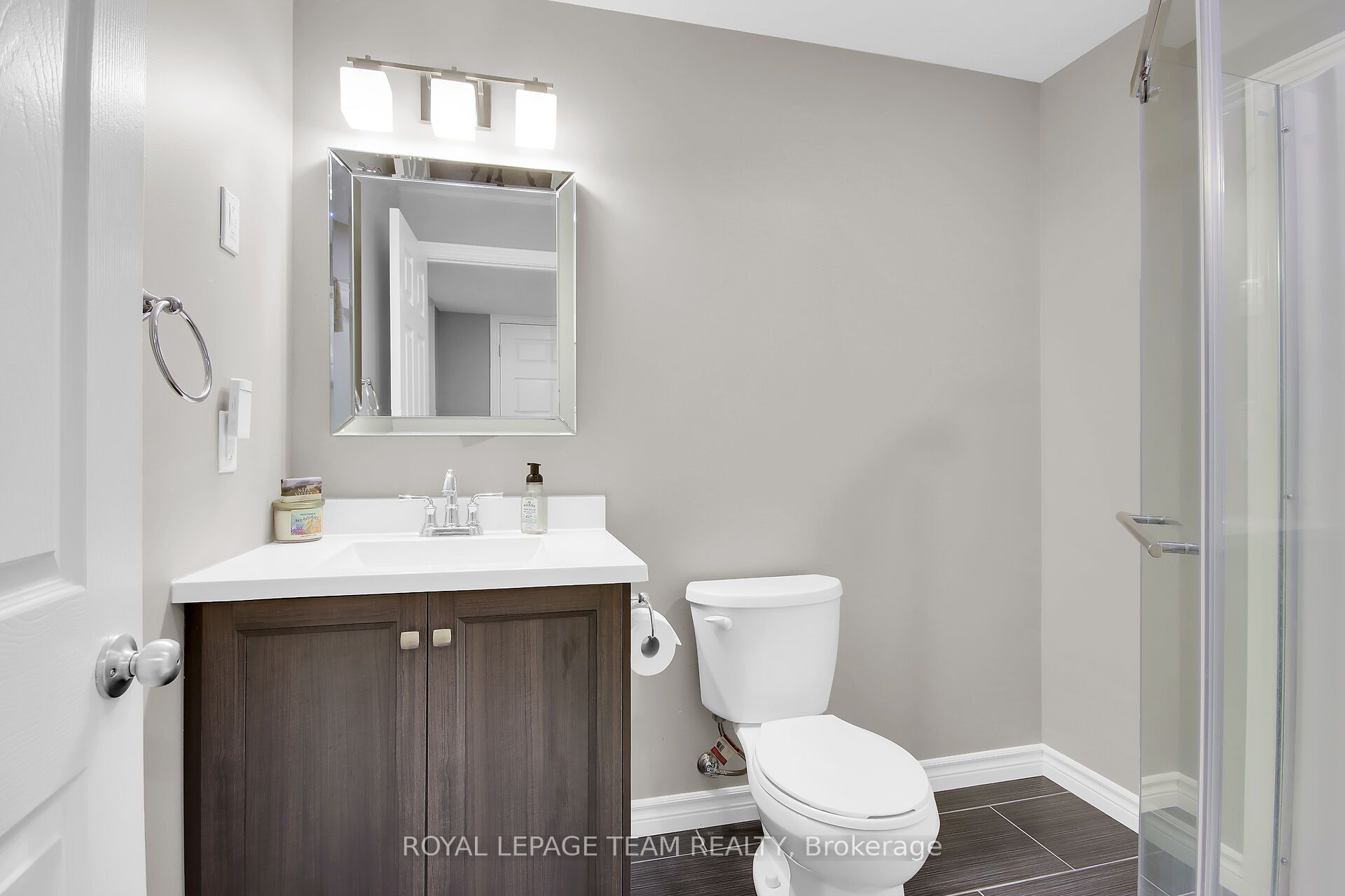 638 Robert Hill Street N Property Photo 27