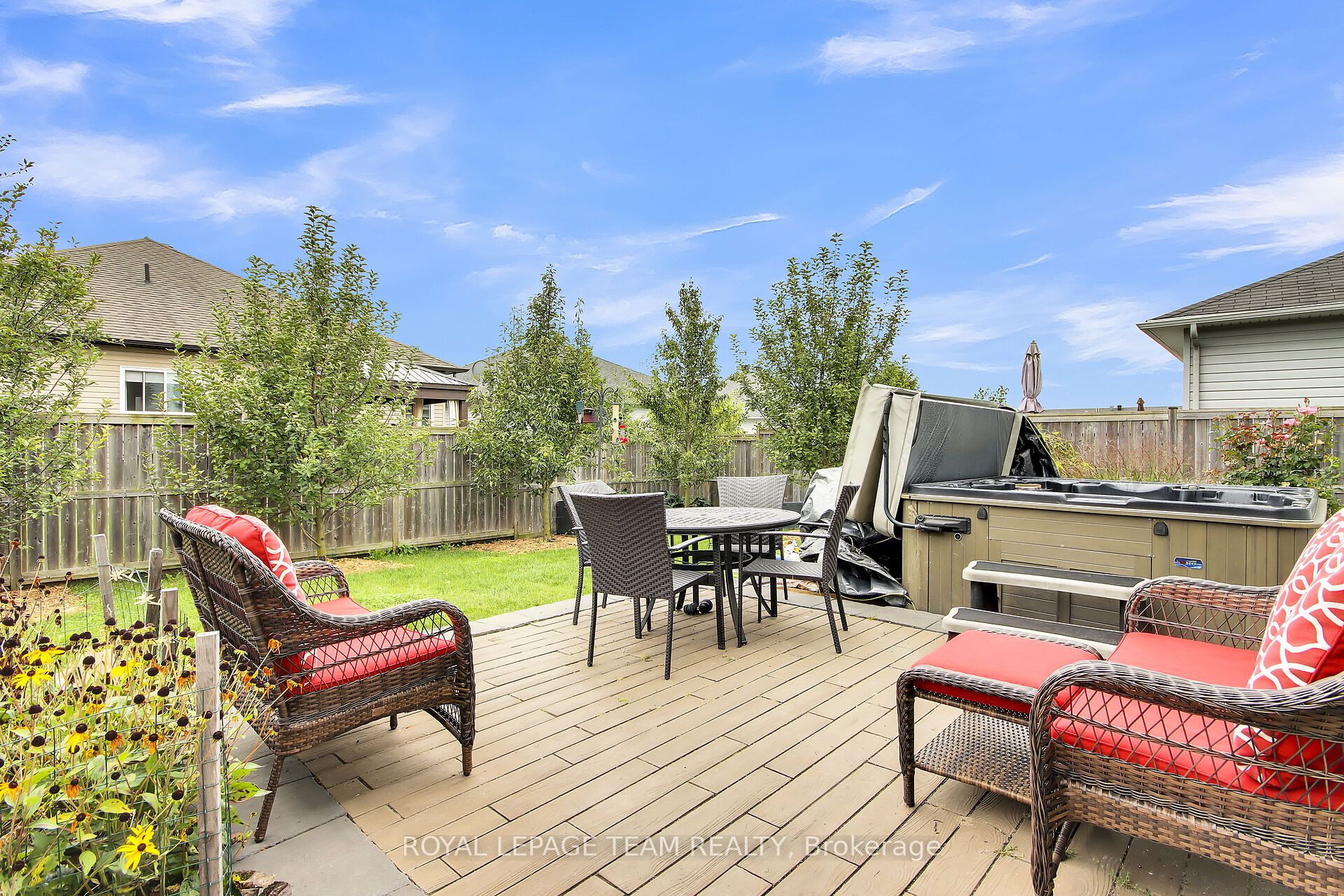 638 Robert Hill Street N Property Photo 35
