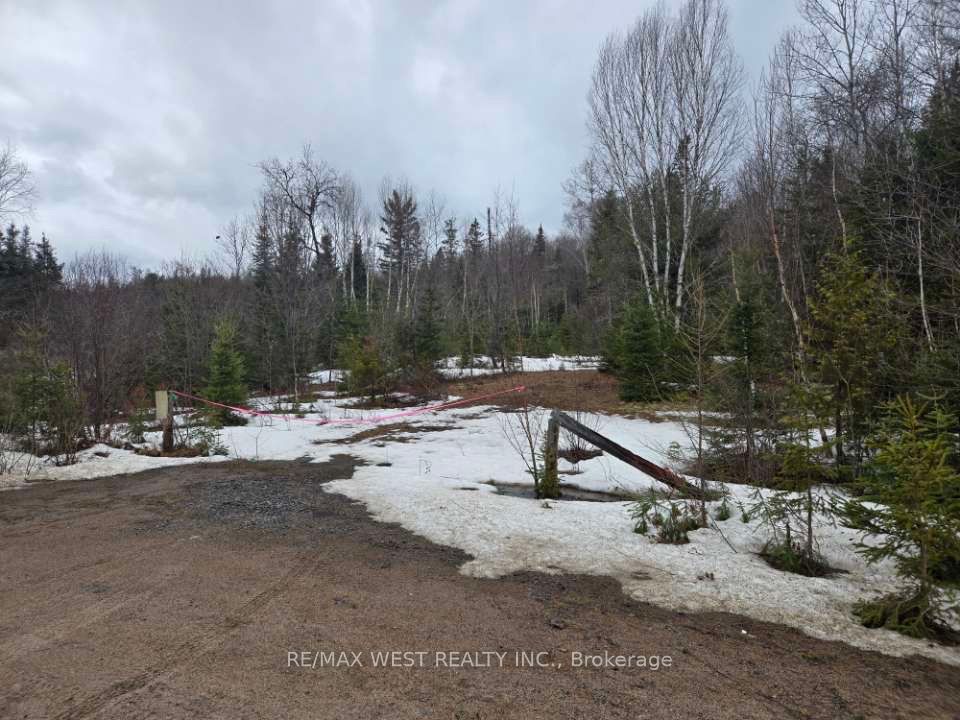 1140 Widdifield Station Road Property Photo 2
