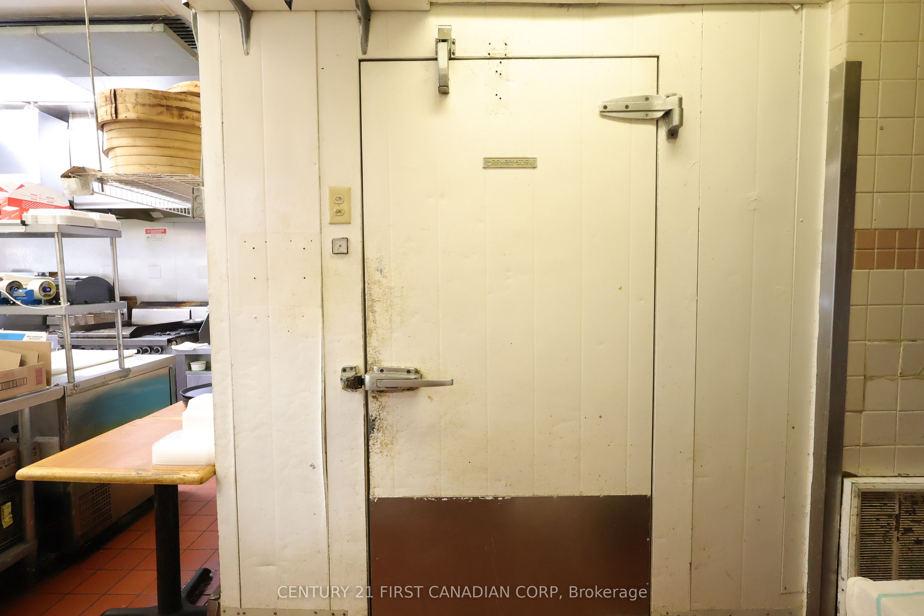 #16 - 1080 Adelaide Street Property Photo 19