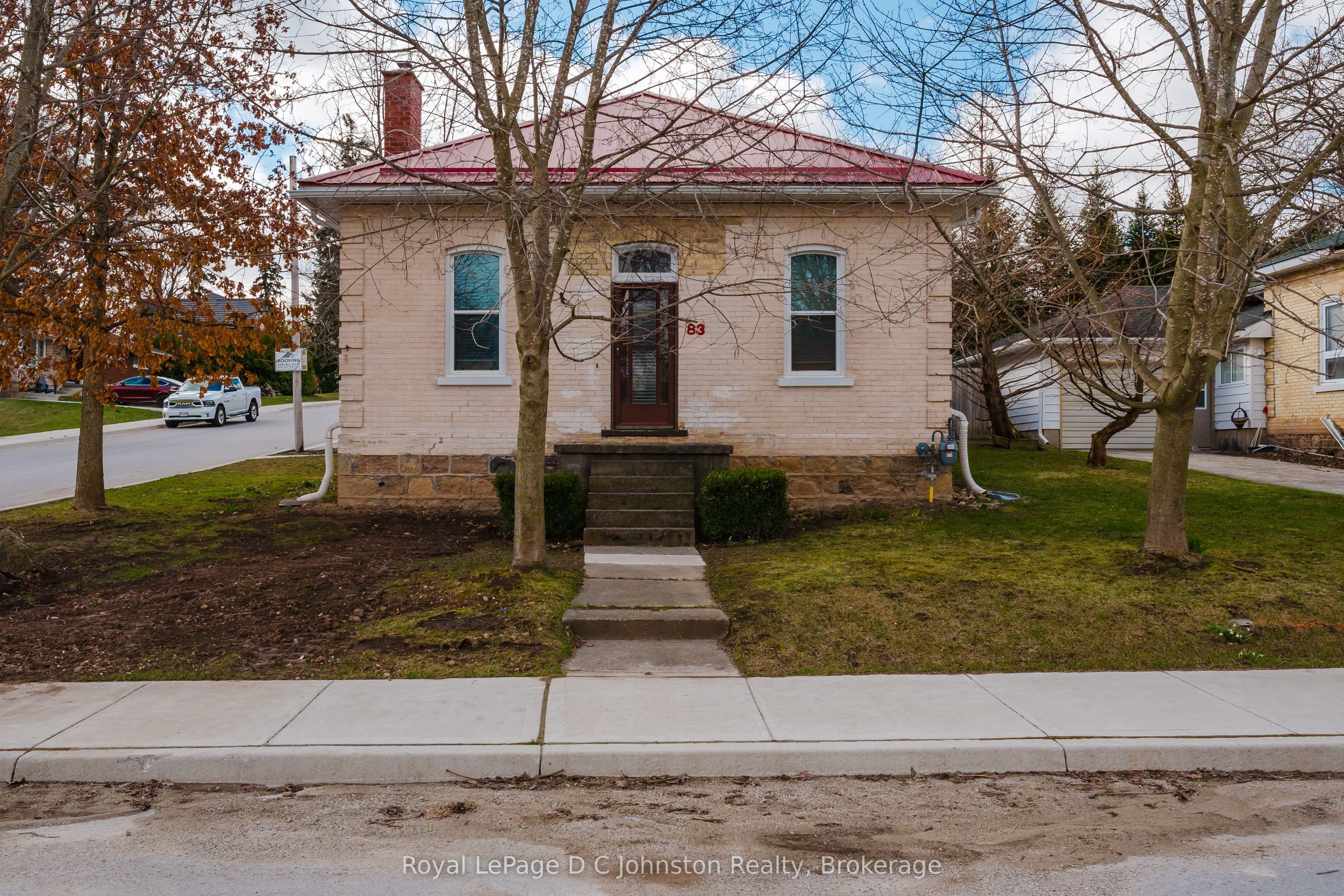 83 3rd Street Sw Property Photo 2