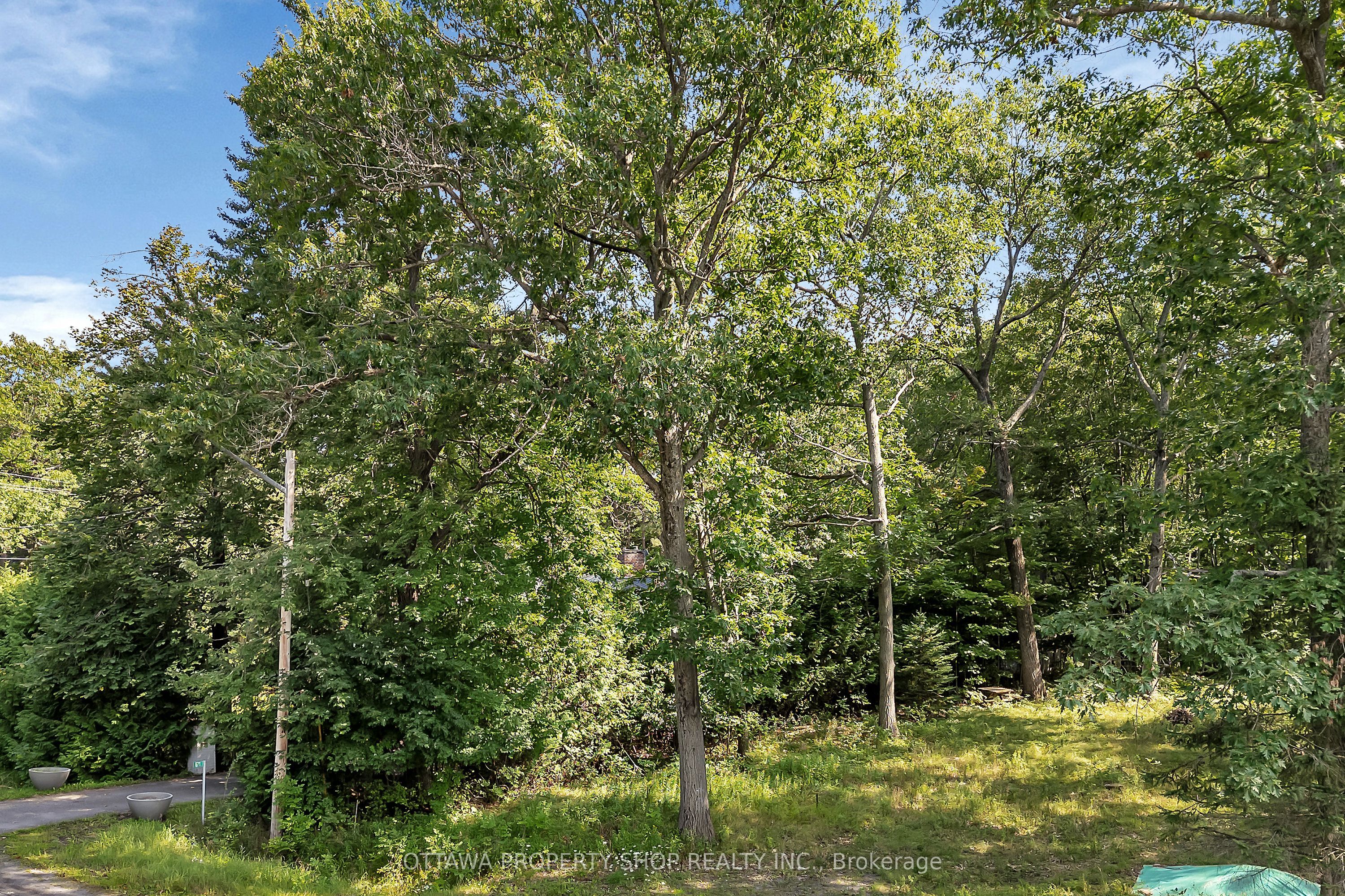 676 Bayview Dr Property Photo 2
