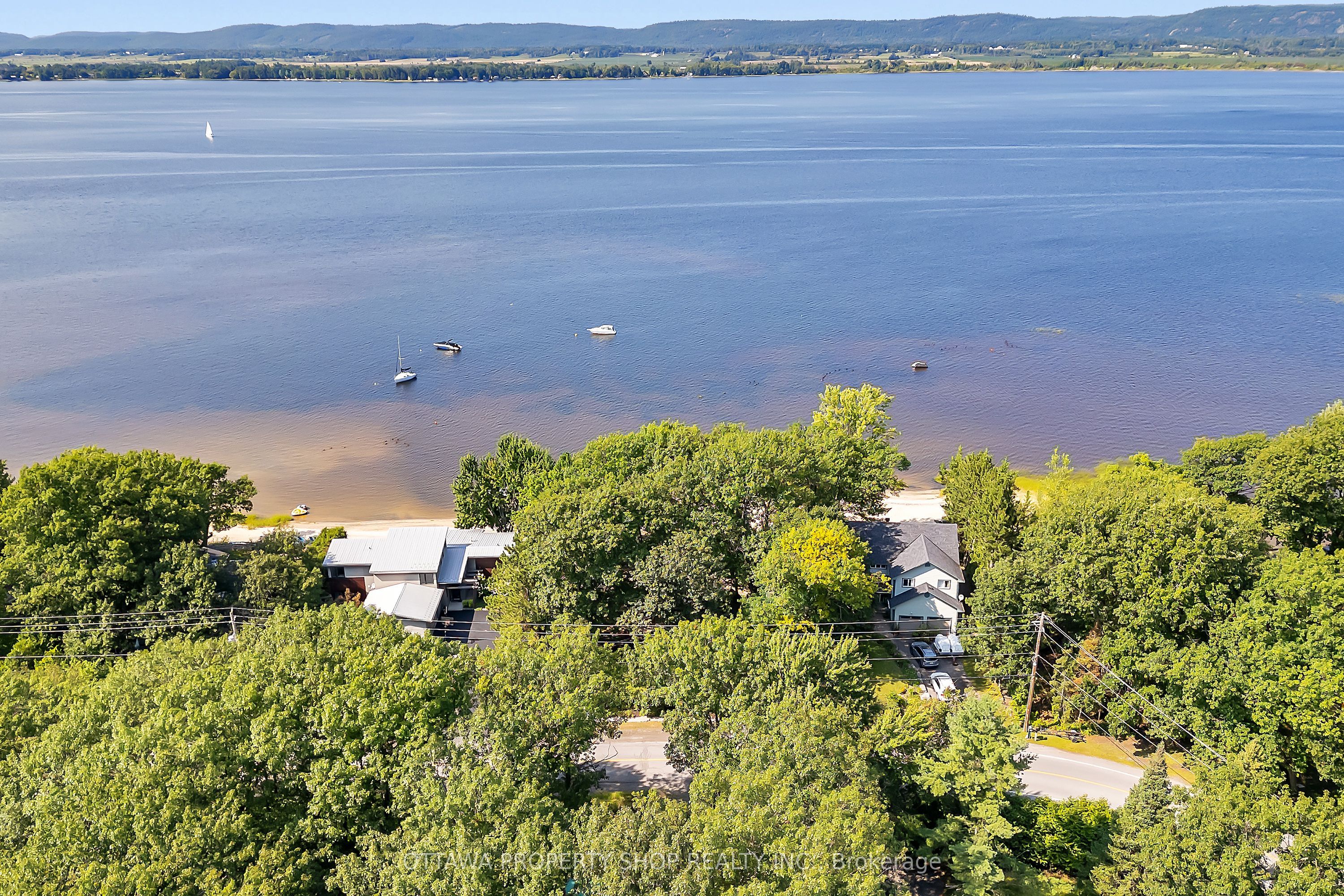 676 Bayview Dr Property Photo 4
