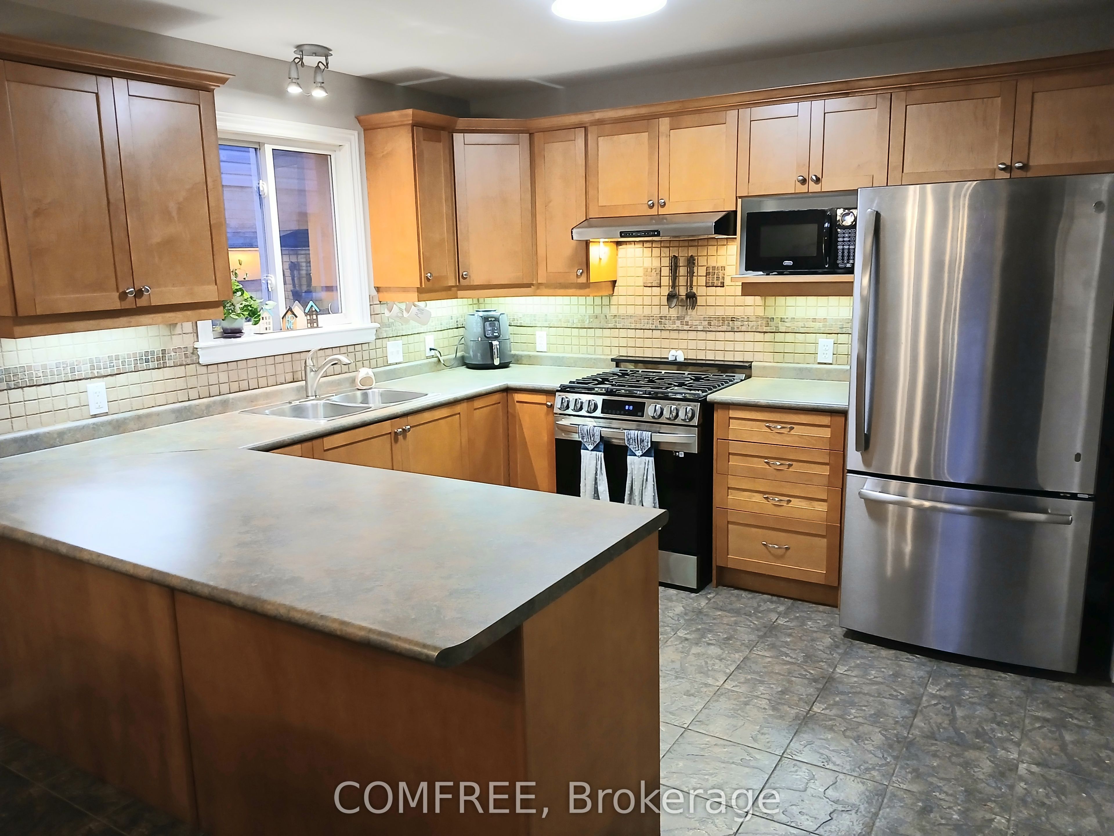 1192 S Wenige Dr Property Photo 4