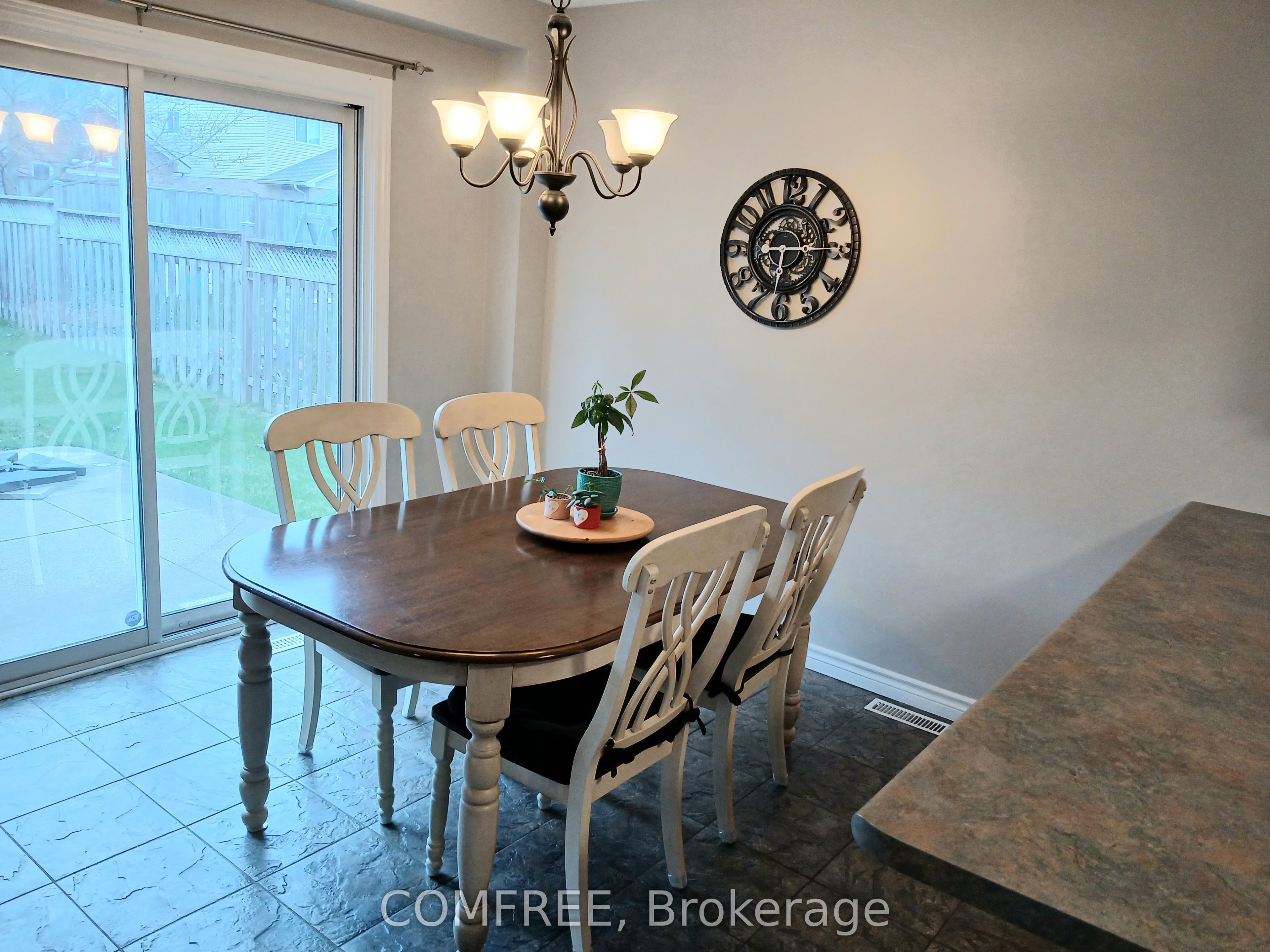 1192 S Wenige Dr Property Photo 6