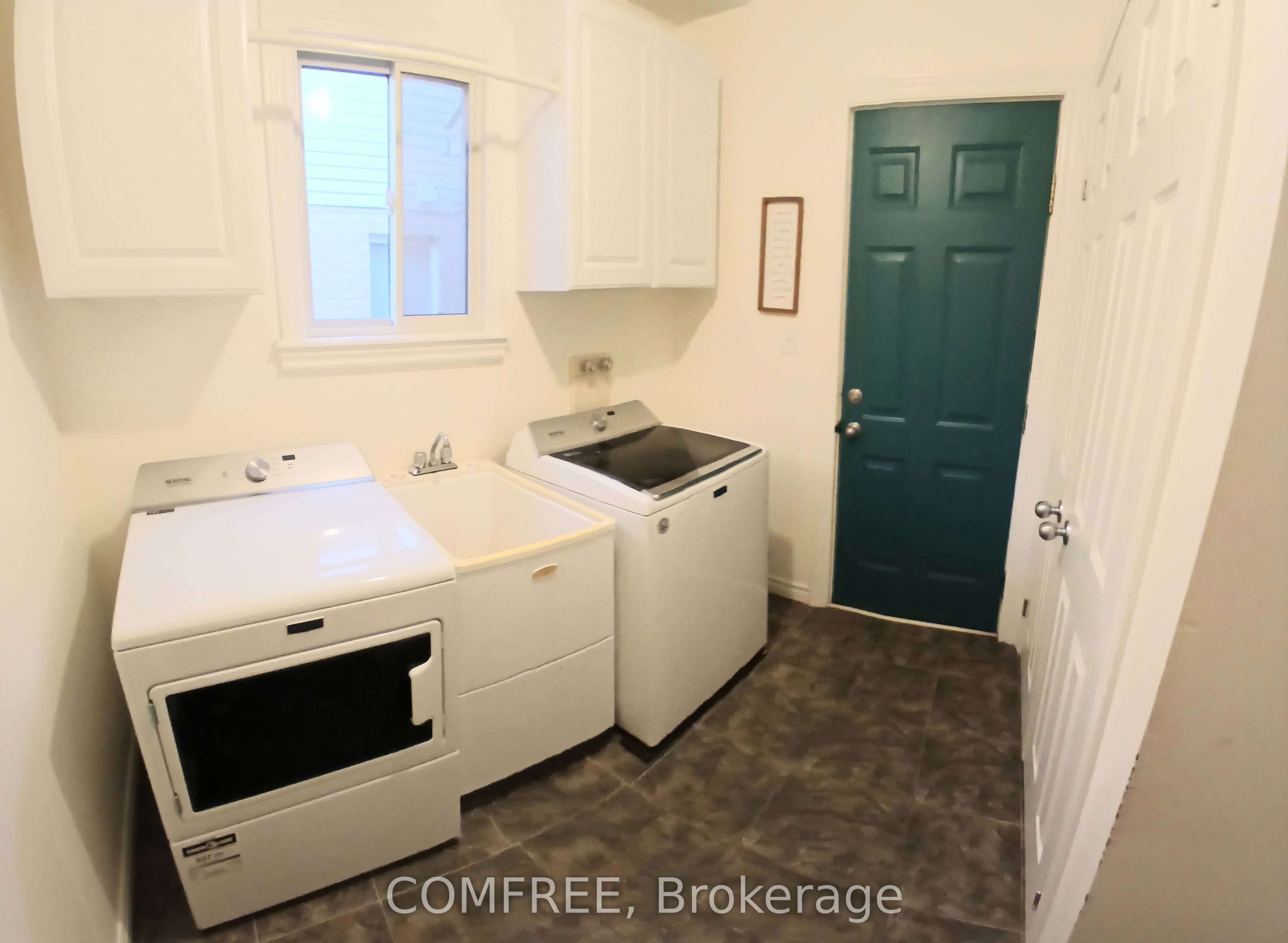 1192 S Wenige Dr Property Photo 8