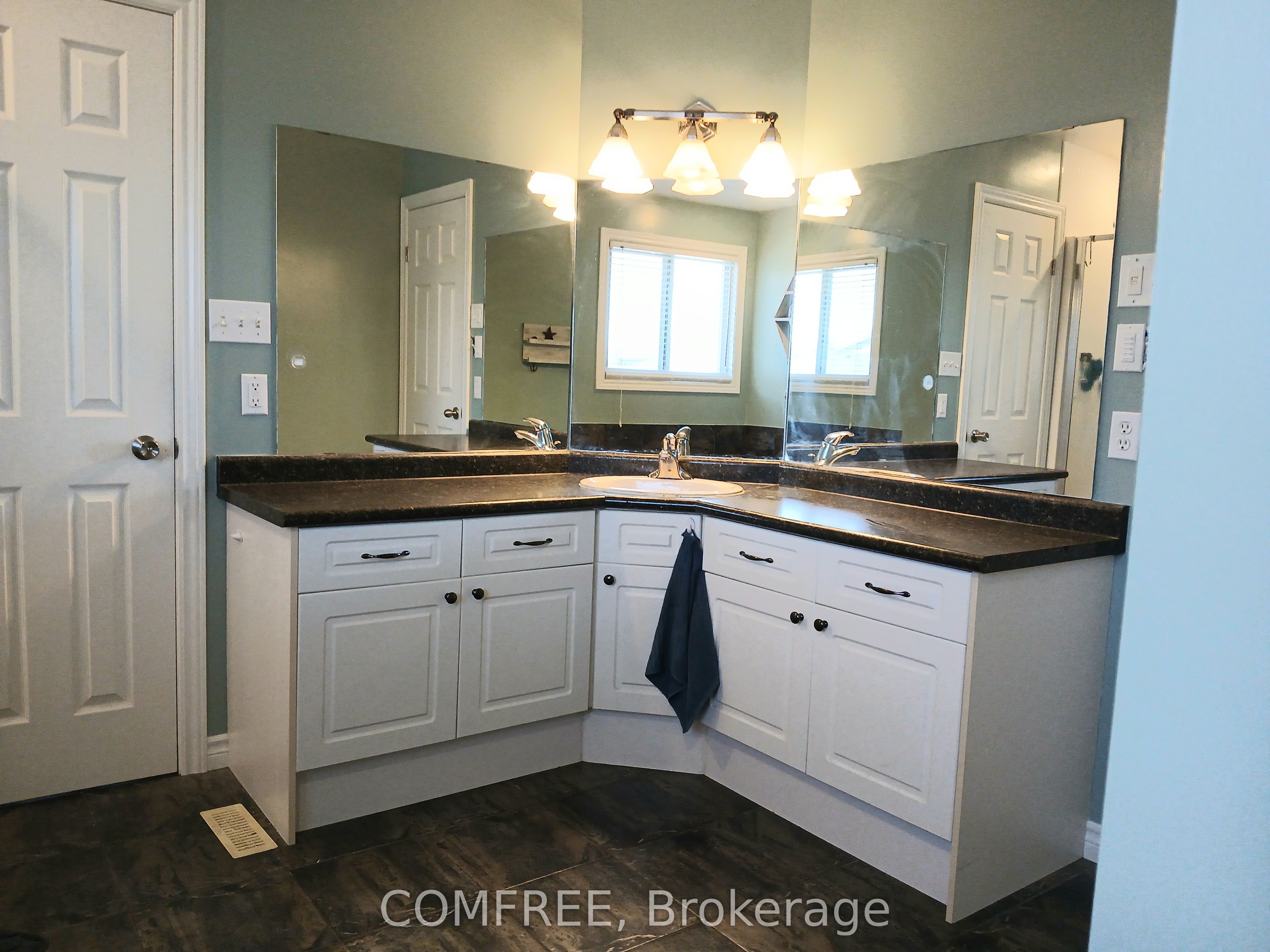 1192 S Wenige Dr Property Photo 15