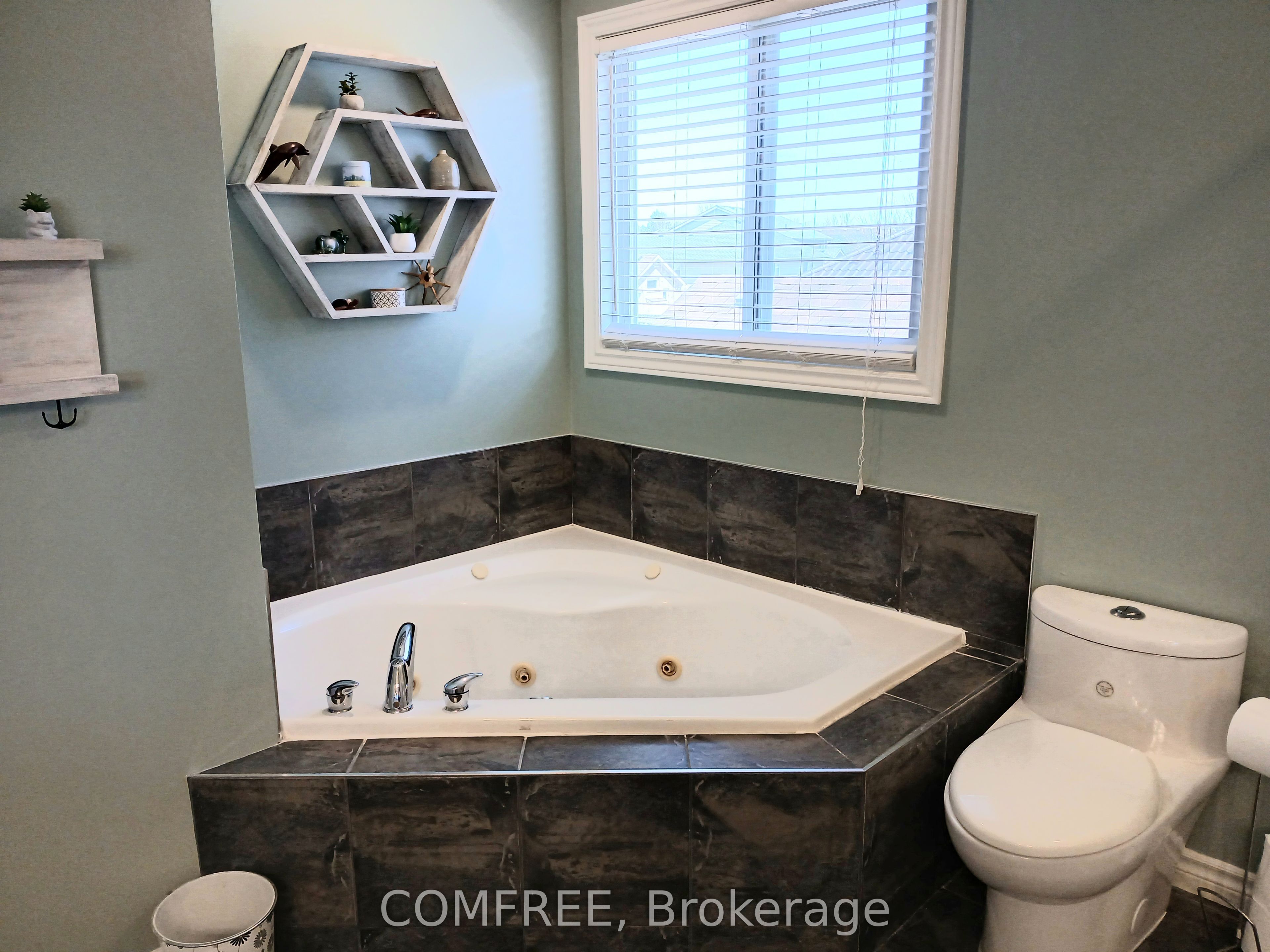 1192 S Wenige Dr Property Photo 16