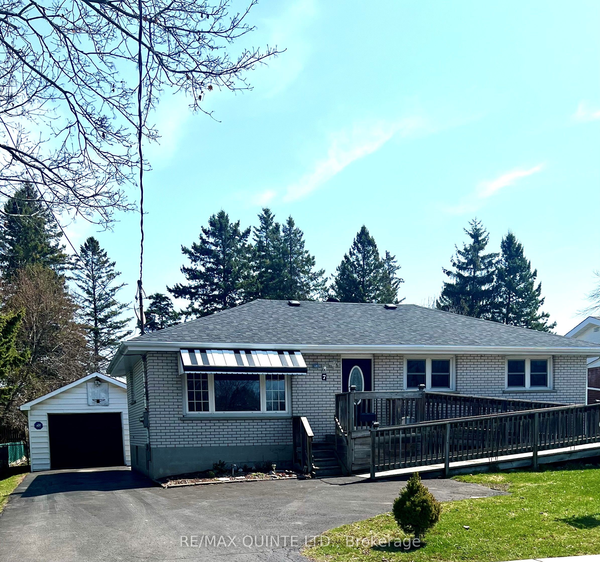 7 Perry Ave Property Photo