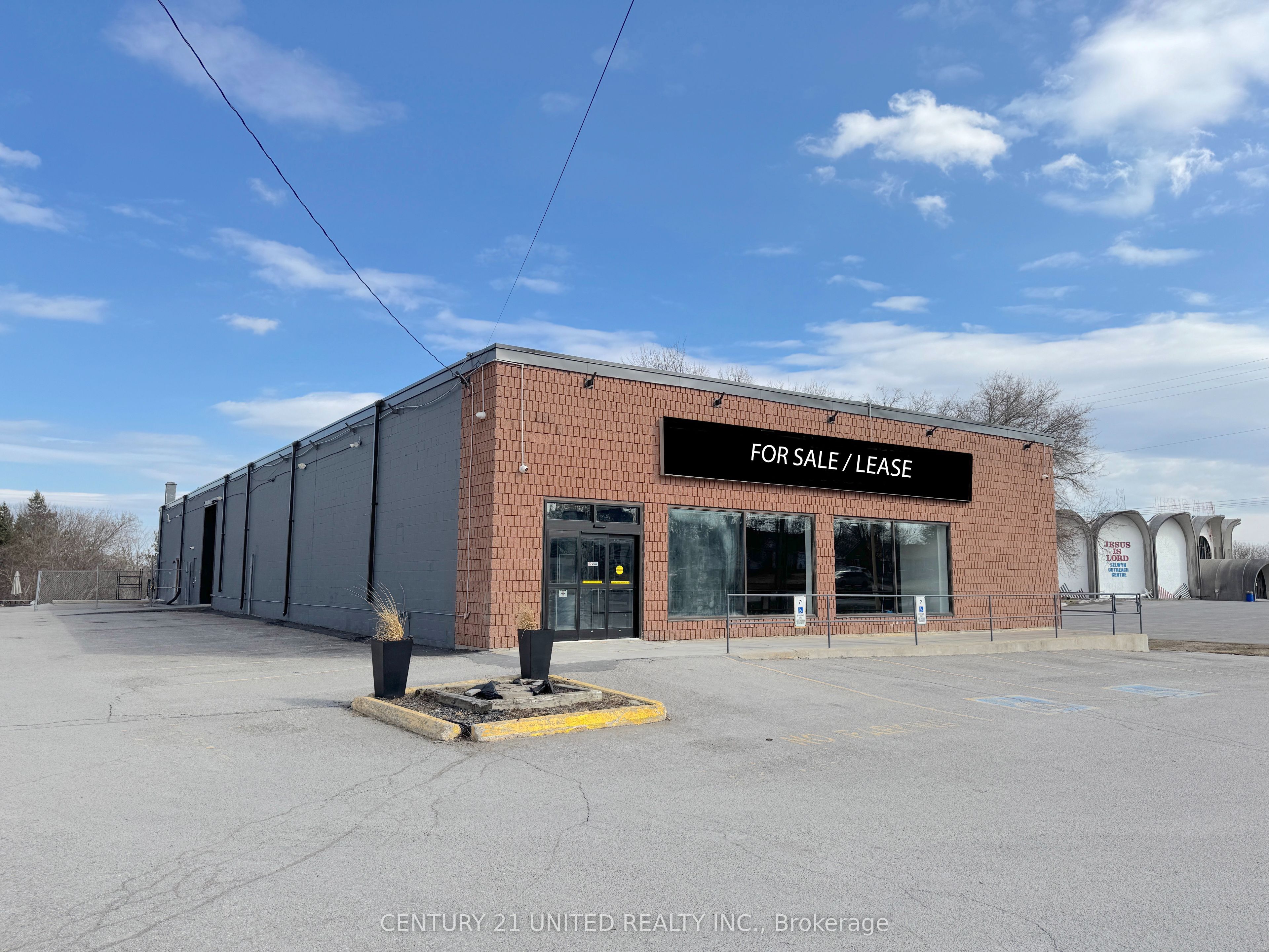 #lower Level - 2704 Lakefield Road Property Photo 2