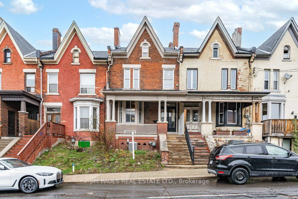 282 Main Street W Property Photo 1