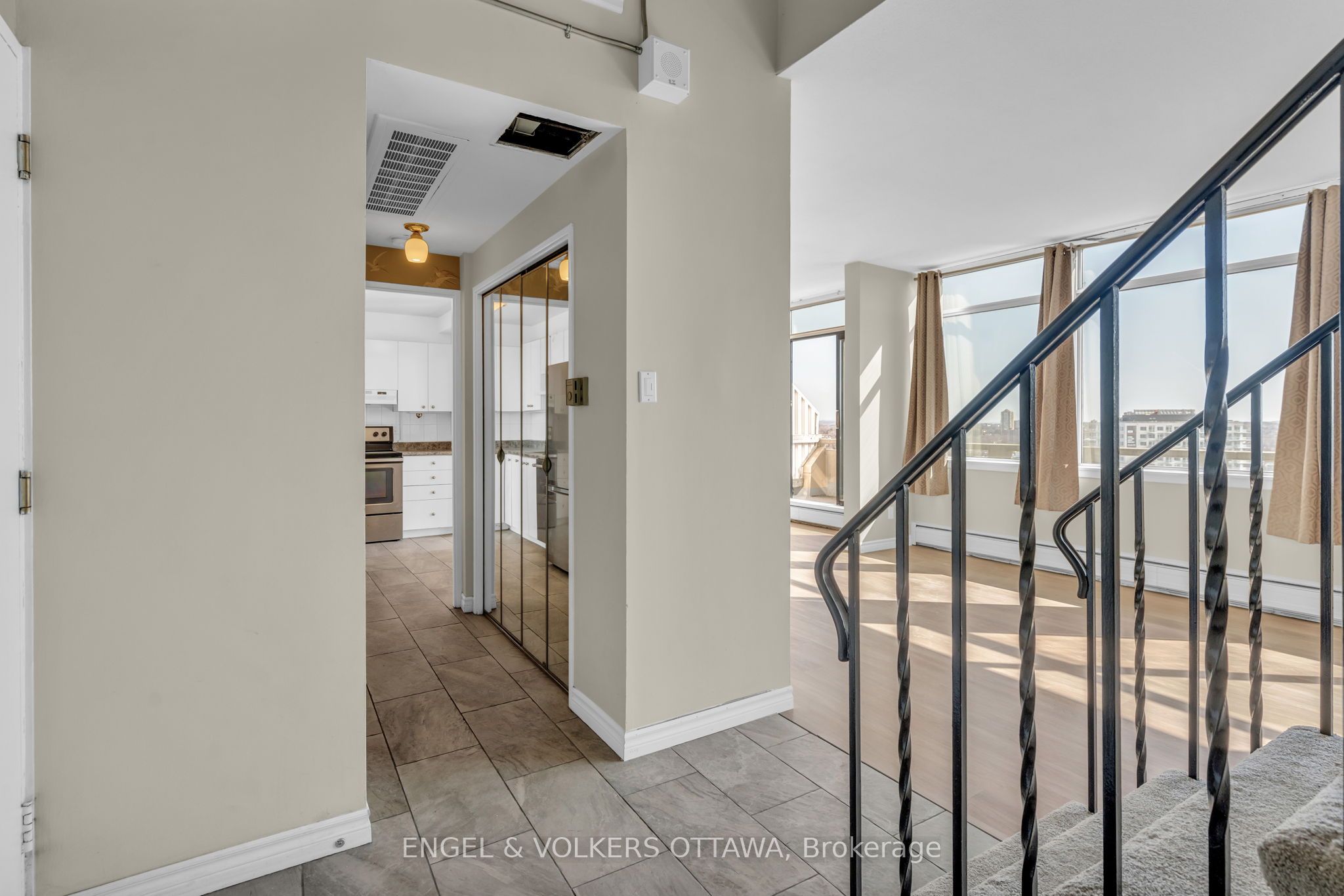 400 Stewart Street 2404 Property Photo 2