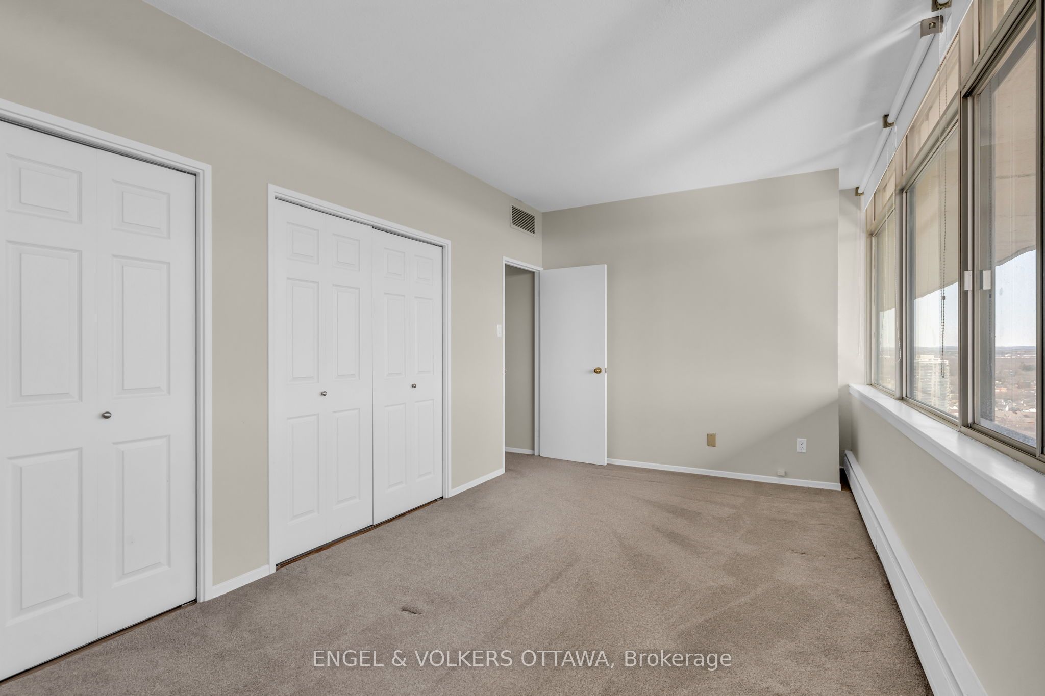 400 Stewart Street 2404 Property Photo 15