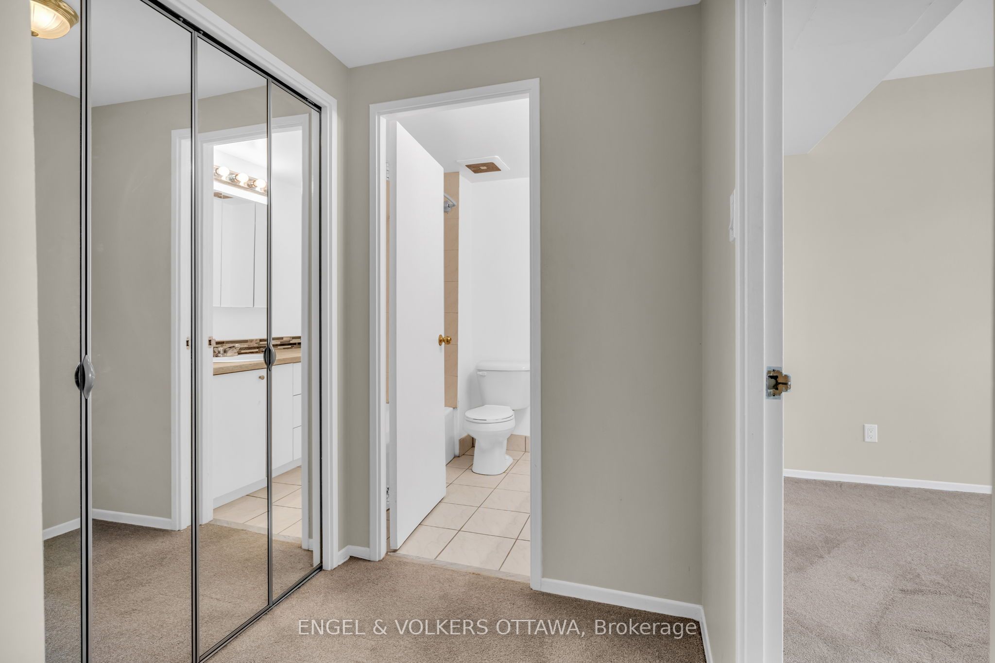 400 Stewart Street 2404 Property Photo 16