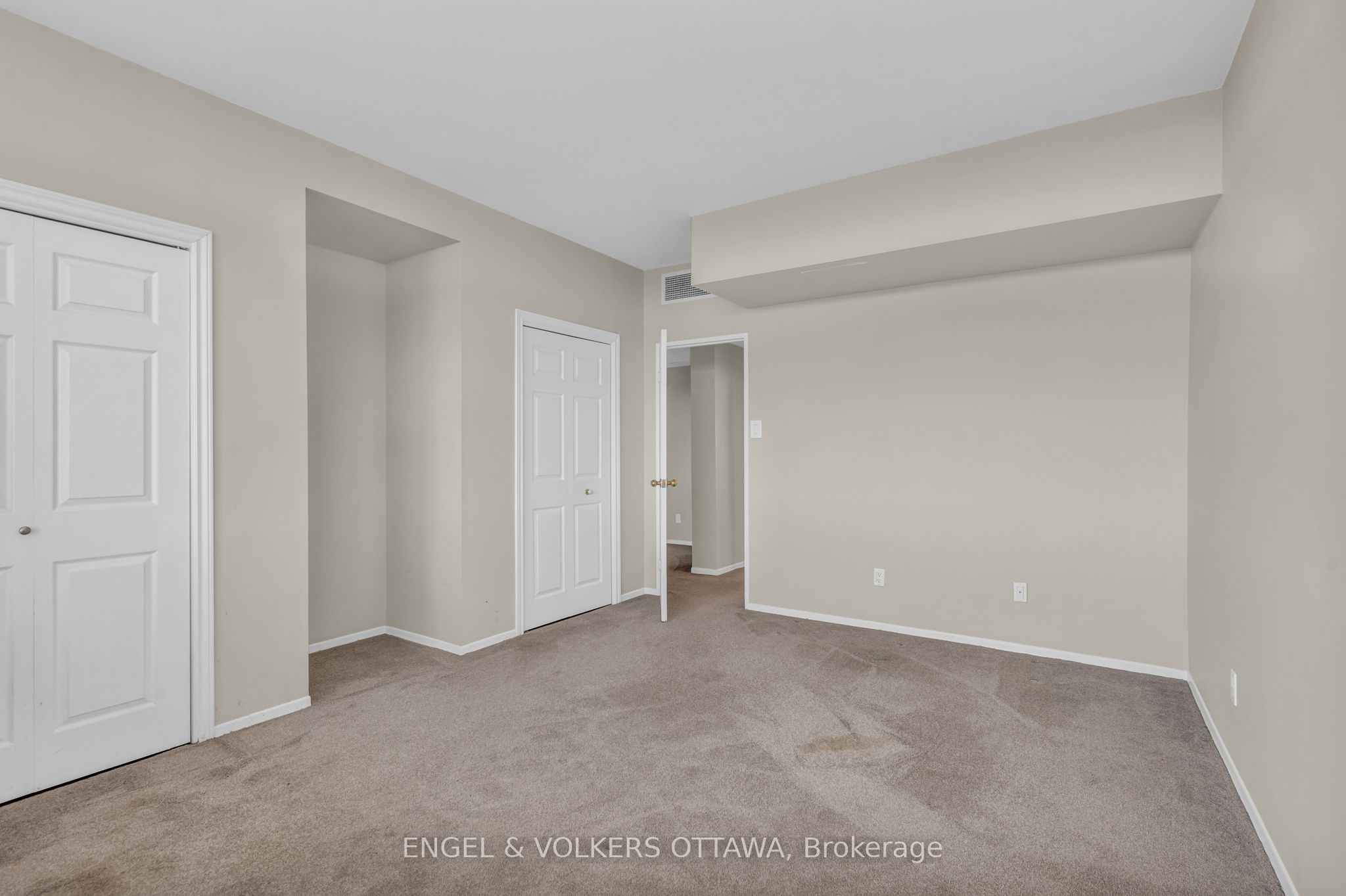 400 Stewart Street 2404 Property Photo 17