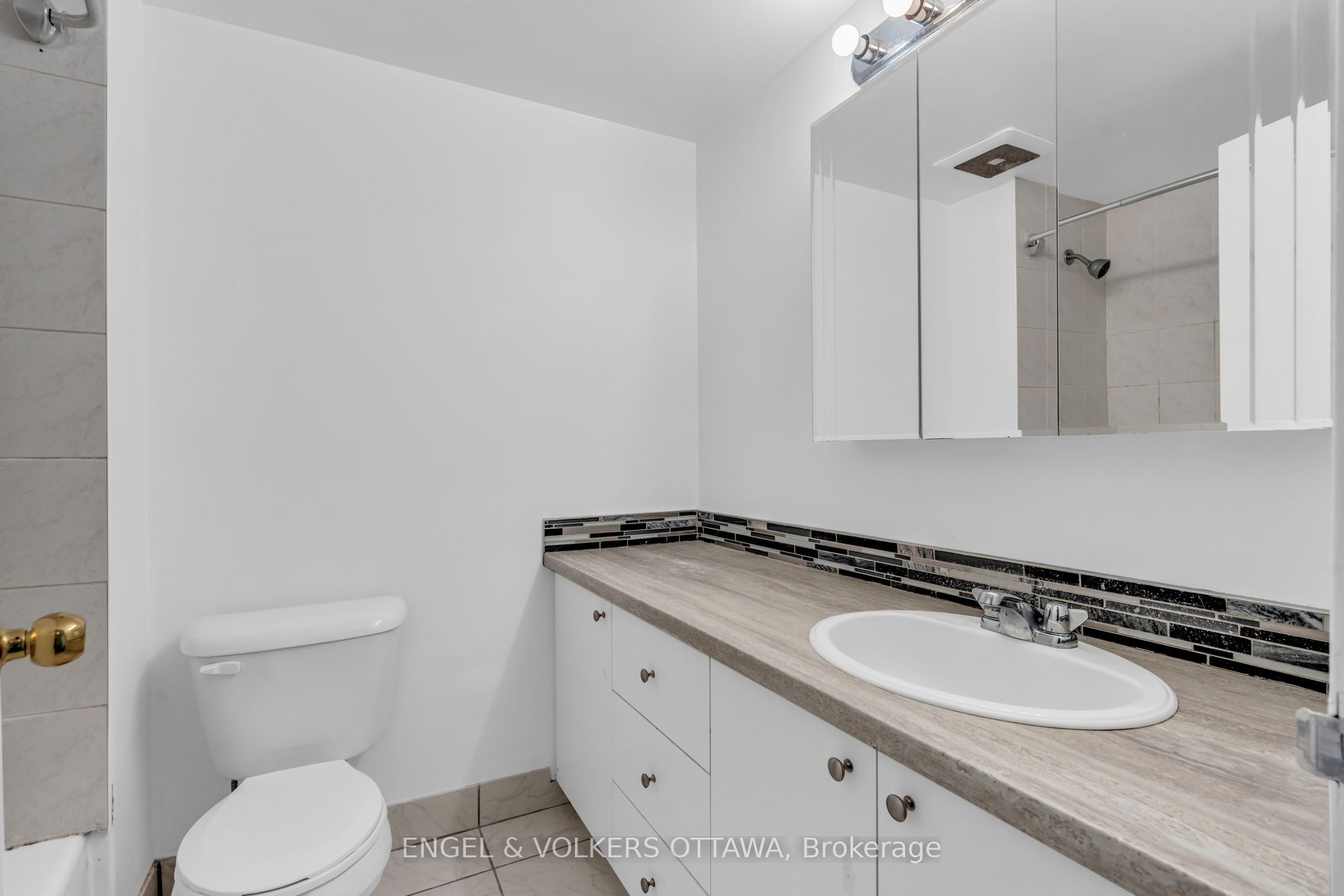 400 Stewart Street 2404 Property Photo 18