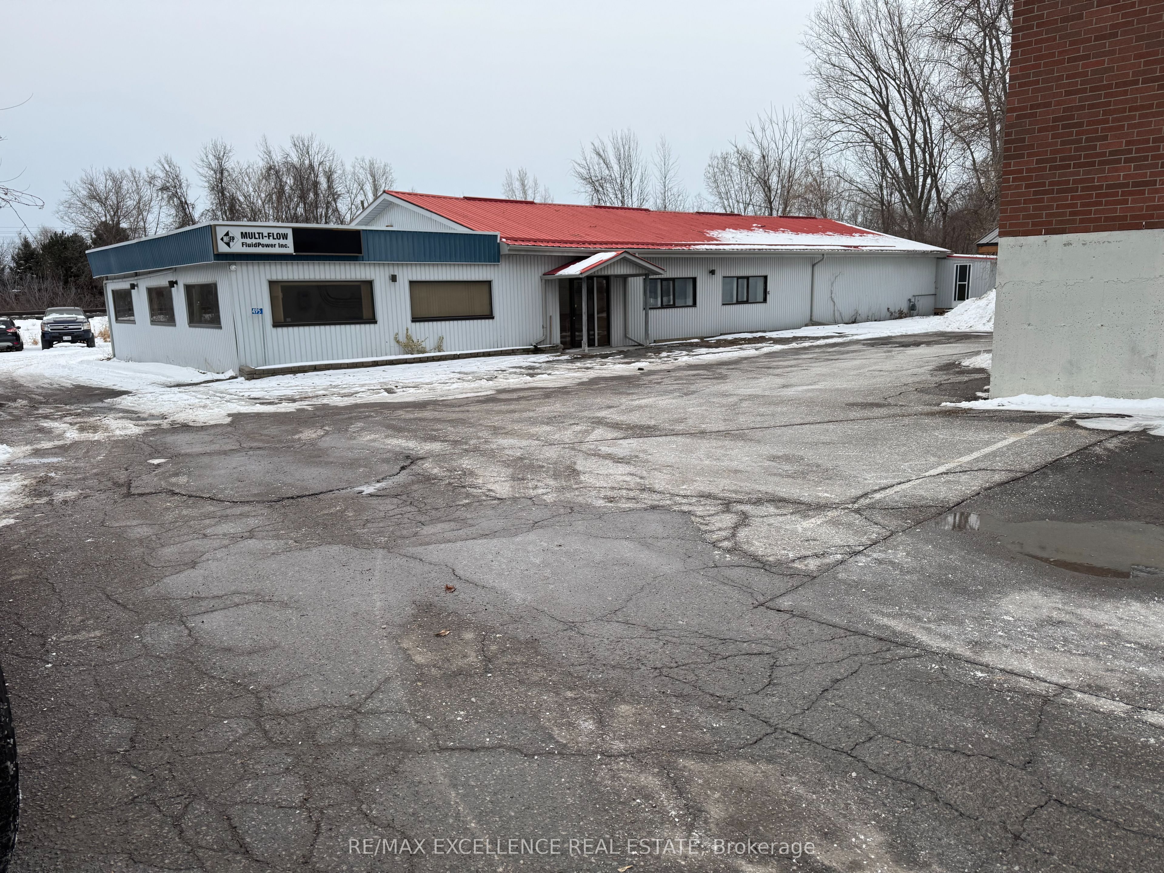495 Dundas Street W Property Photo 1