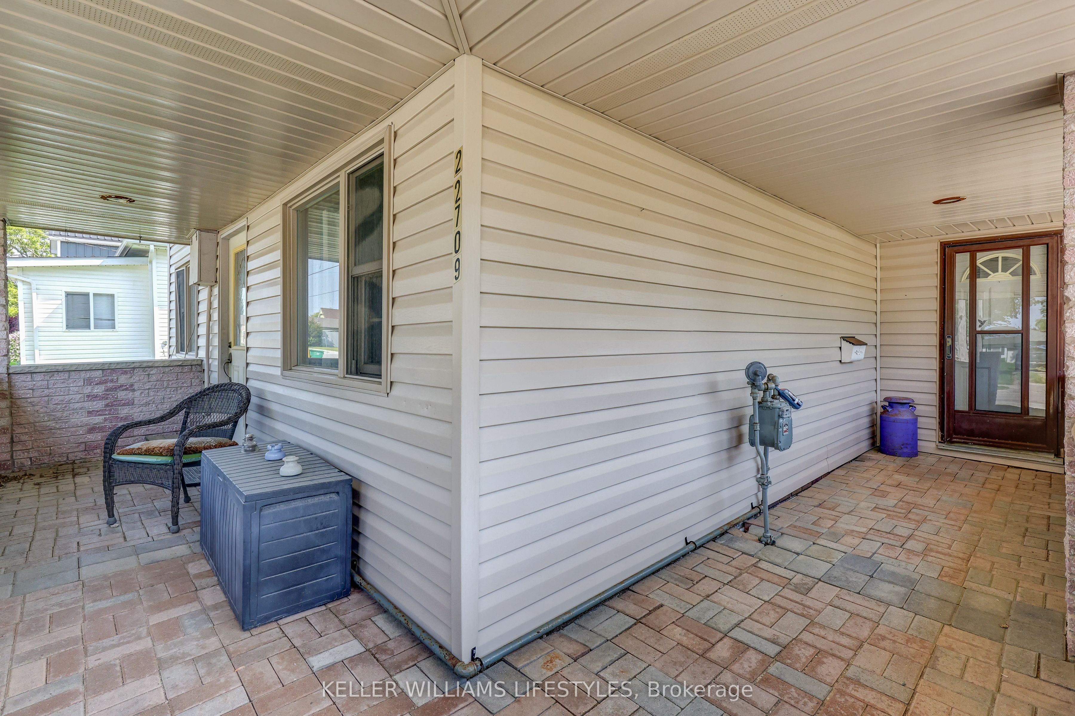 22709 Thames Road Property Photo 5
