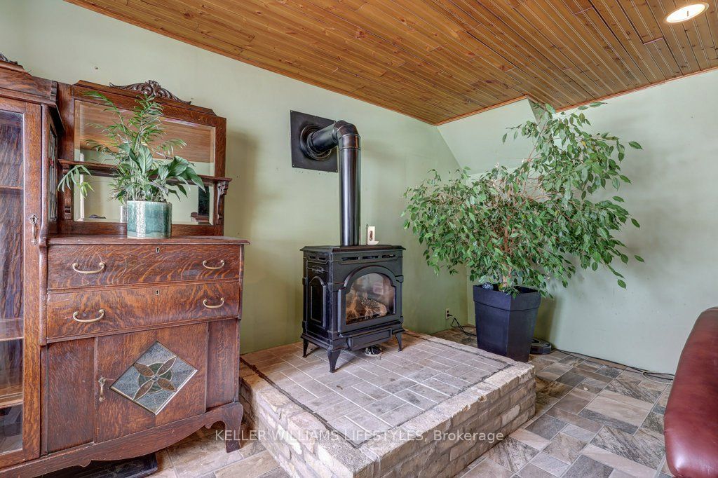 22709 Thames Road Property Photo 11