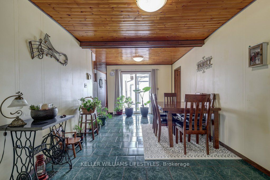 22709 Thames Road Property Photo 14