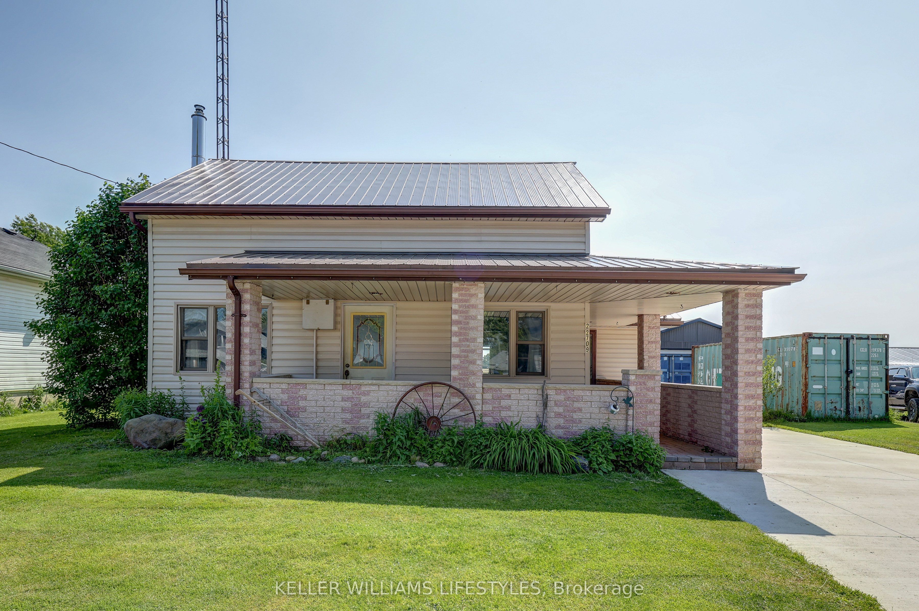 22709 Thames Road Property Photo 16