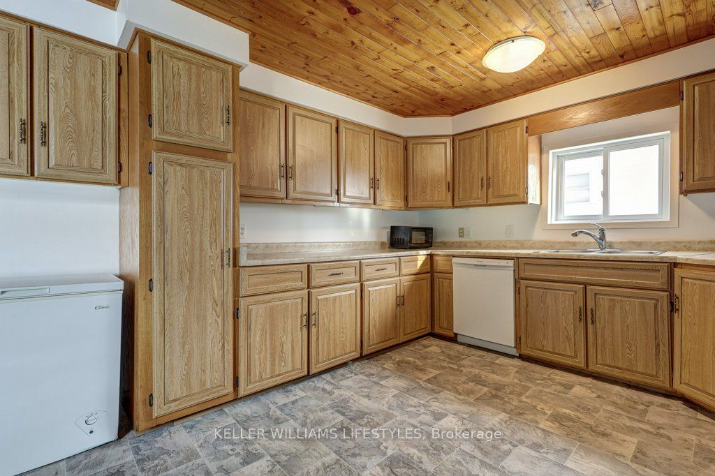 22709 Thames Road Property Photo 21