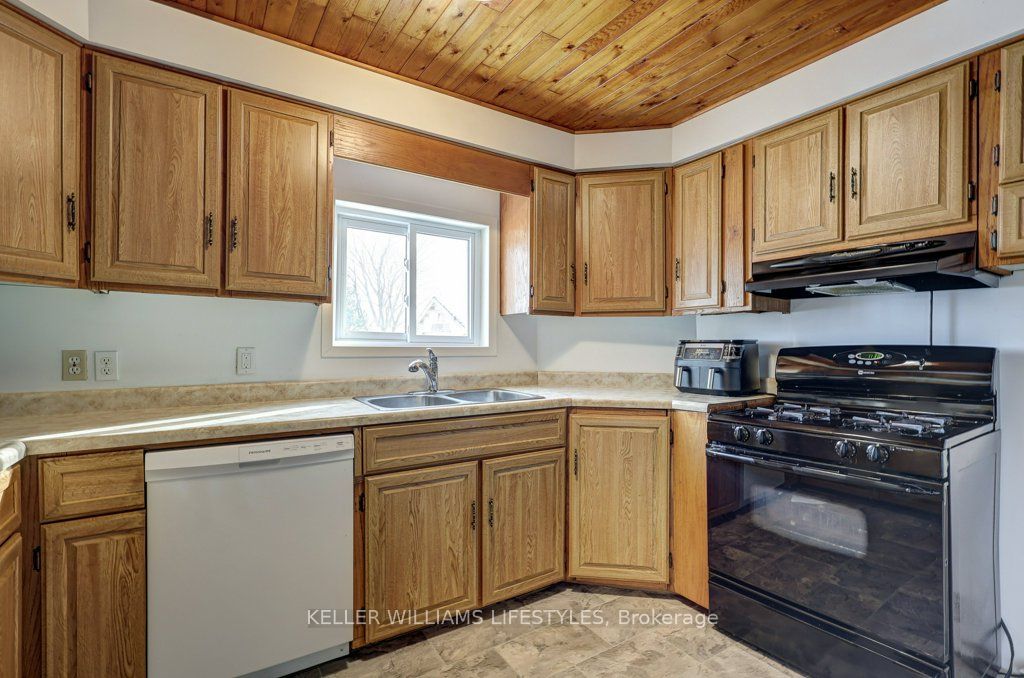 22709 Thames Road Property Photo 22