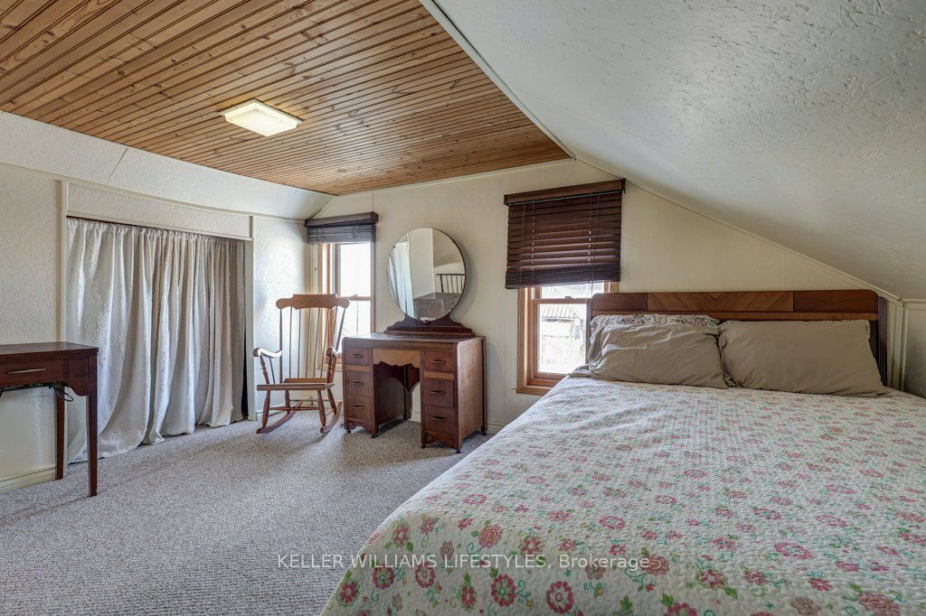 22709 Thames Road Property Photo 34