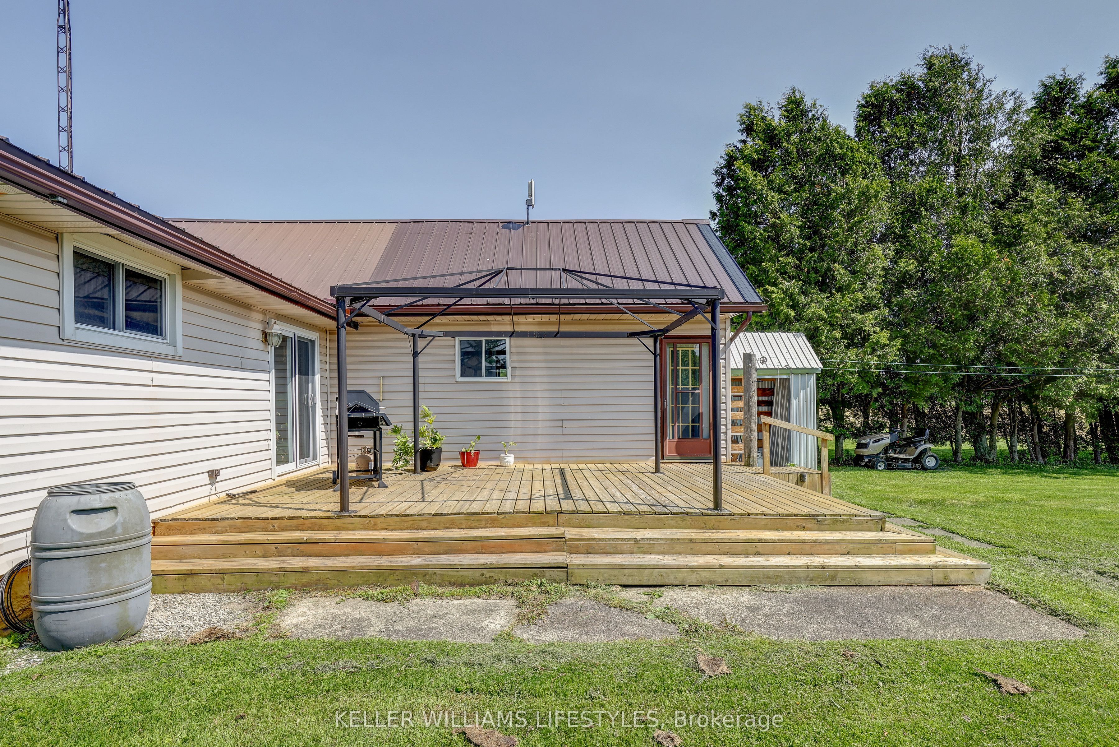 22709 Thames Road Property Photo 37