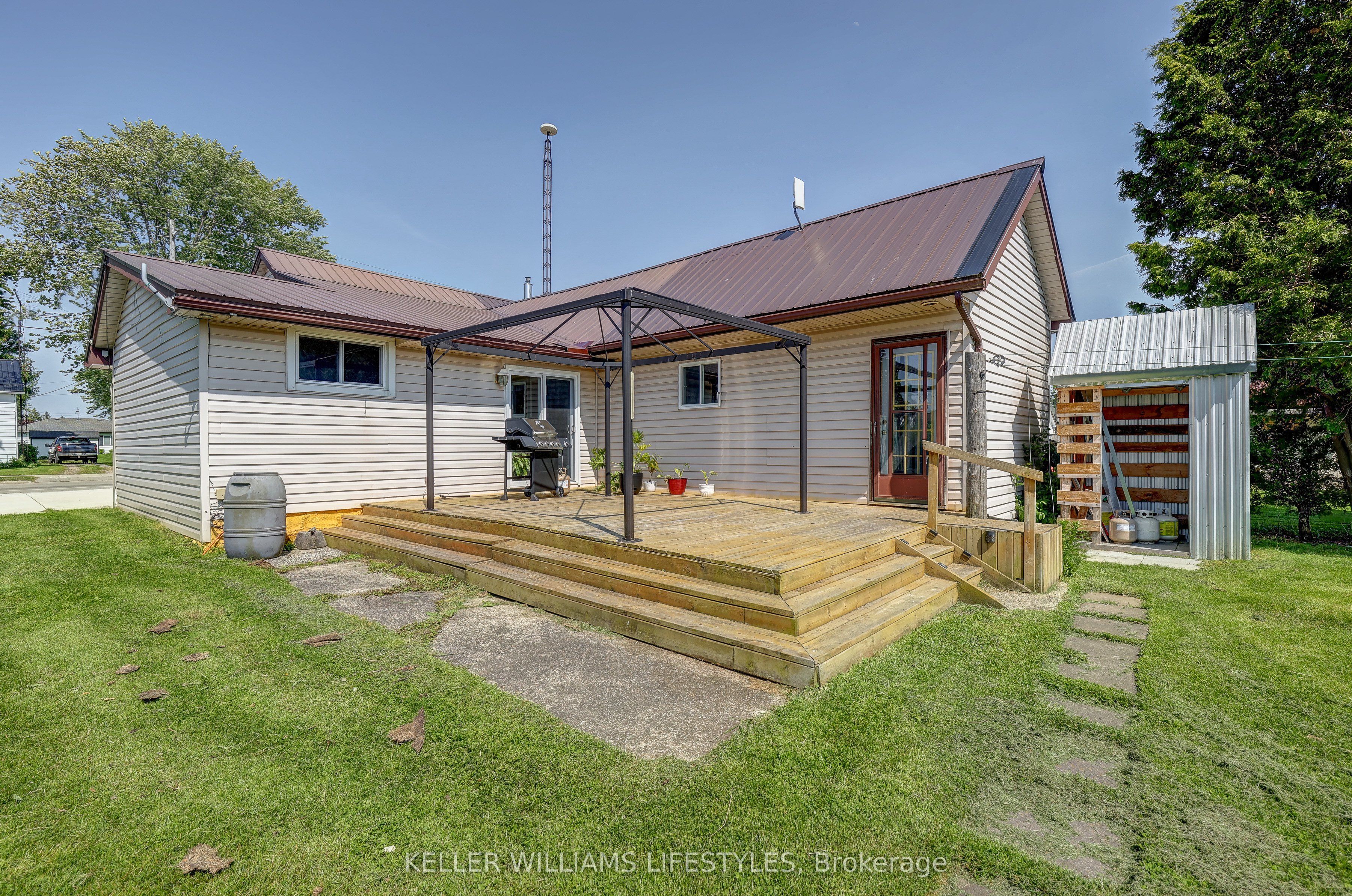 22709 Thames Road Property Photo 38